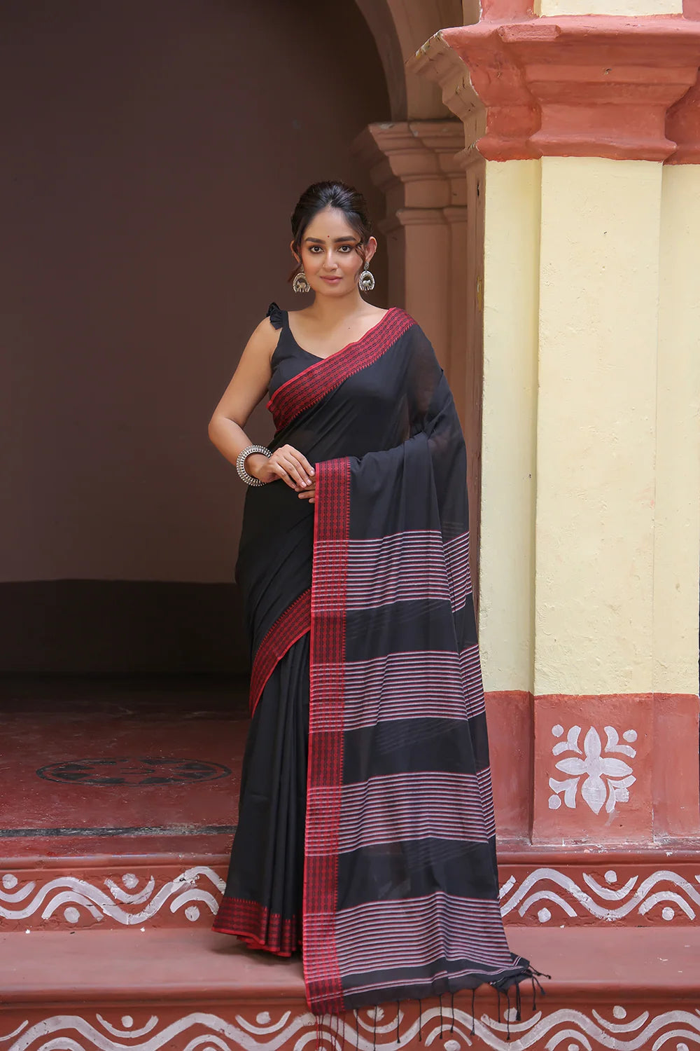 Handloom Black Mulmul Cotton Saree With Maroon Border-Sutra Art of Clothing