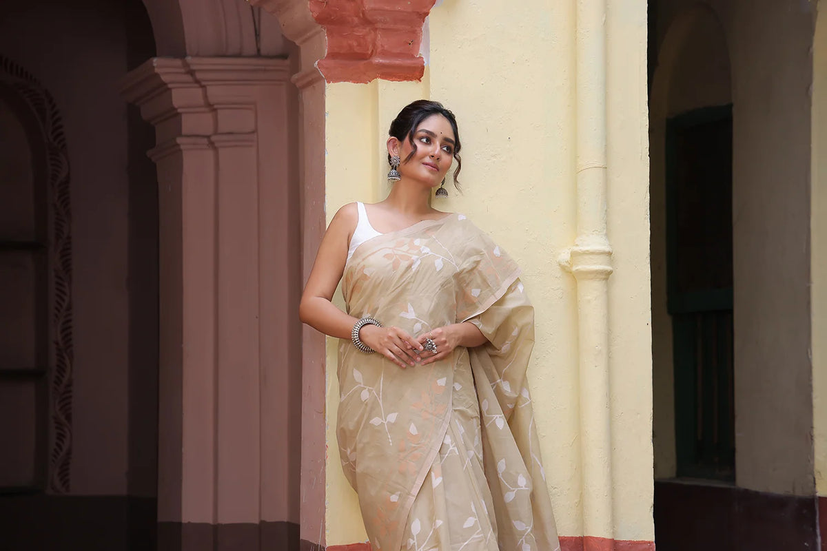Handloom Beige Pure Cotton Exclusive Jamdani Saree with White Flowers