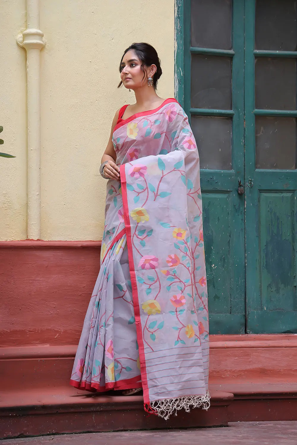 Handloom Grey and Red Pure Cotton Exclusive Jamdani Saree with Red Border