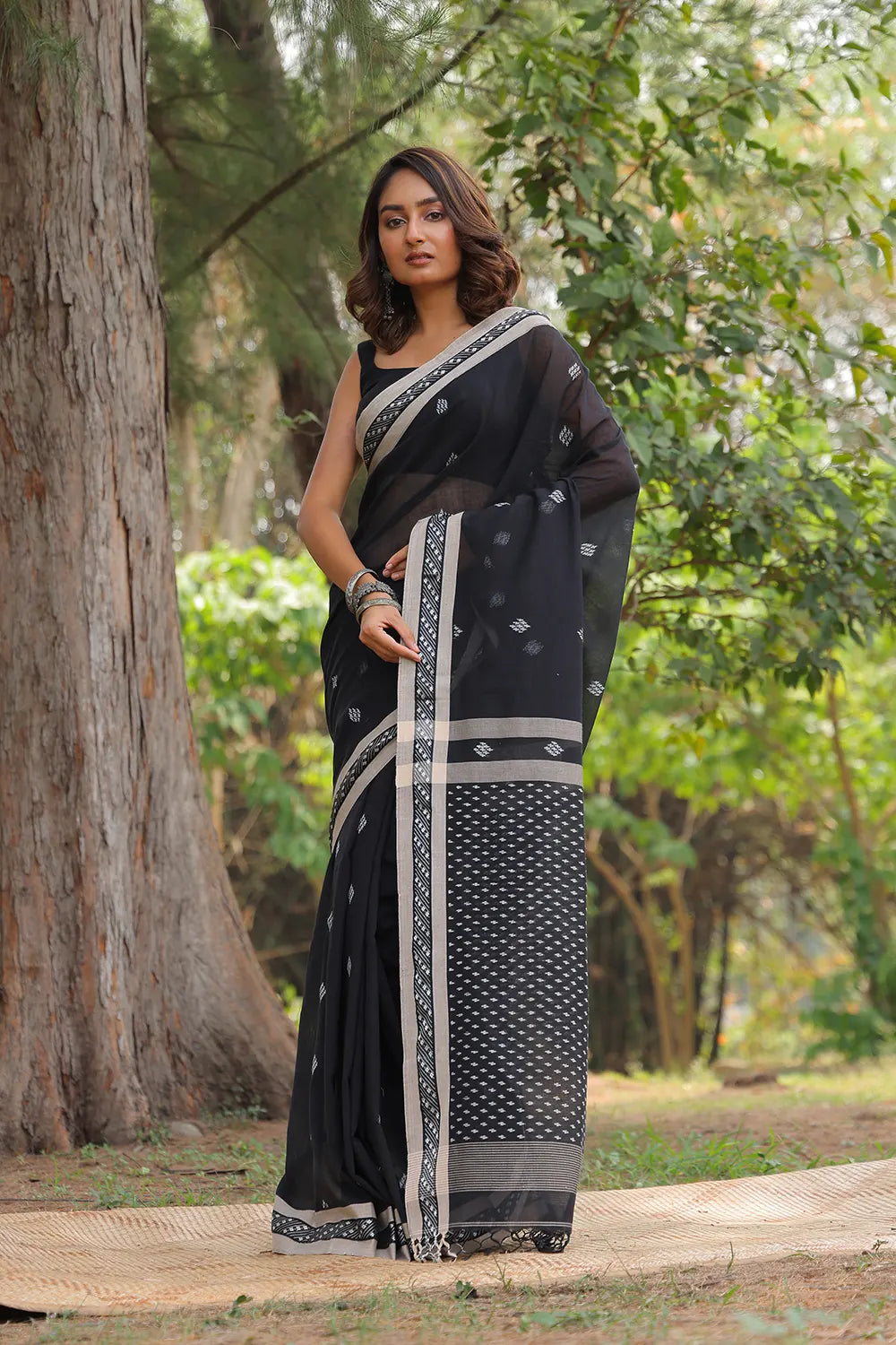 Handloom Black Soft Cotton Saree-Sutra Art of Clothing