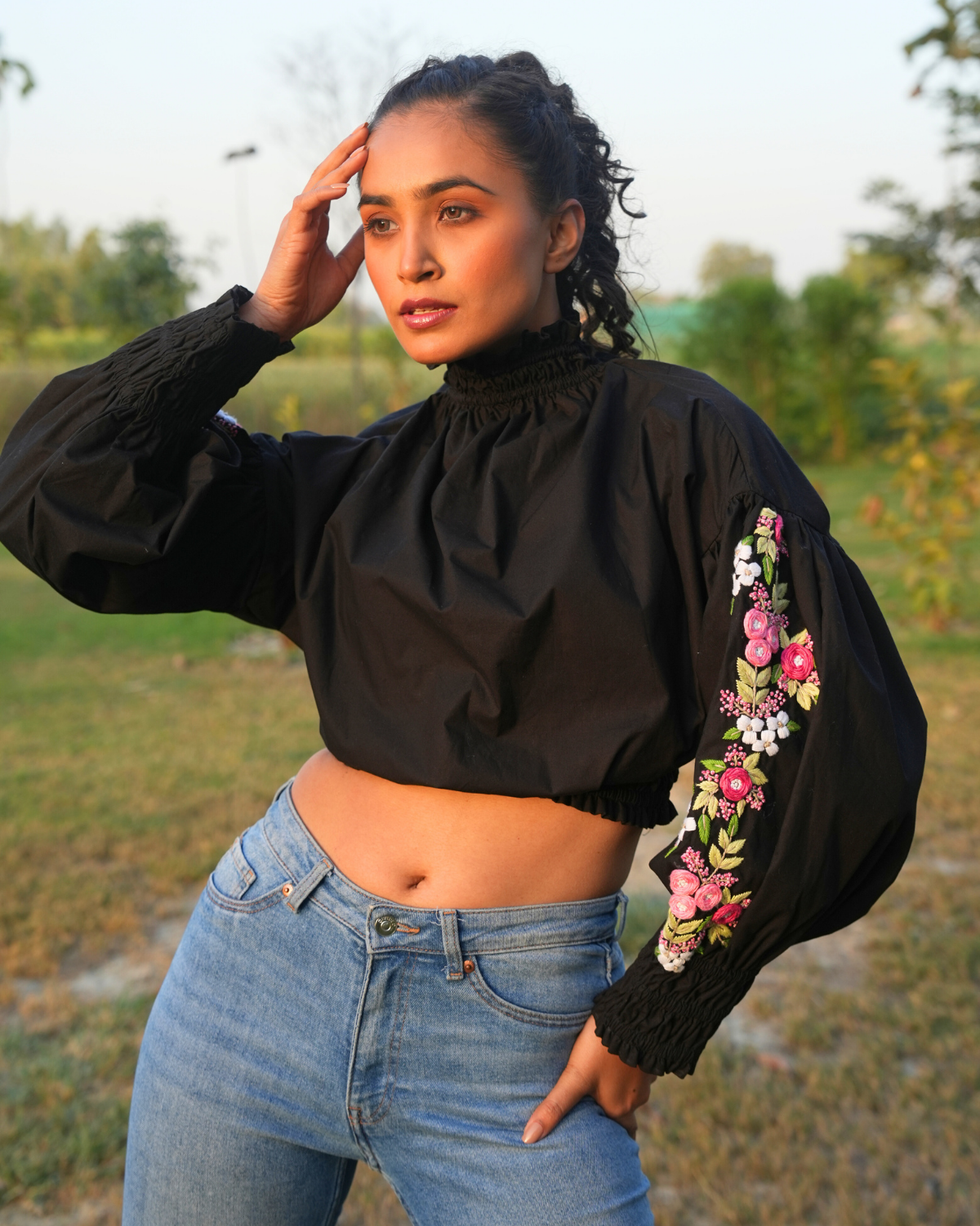 Tashii Hand-Embroidered Crop Top – hand-embroidered 100% cotton – RASRA MAI