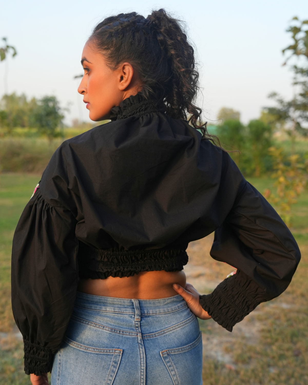 Tashii Hand-Embroidered Crop Top – hand-embroidered 100% cotton – RASRA MAI