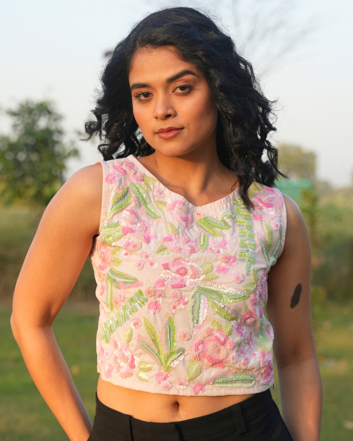 Adhiraa Hand-Embroidered Crop Top – hand-embroidered 100% cotton – RASRA MAI