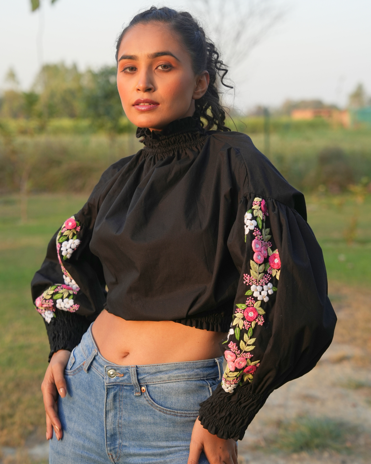 Tashii Hand-Embroidered Crop Top – hand-embroidered 100% cotton – RASRA MAI