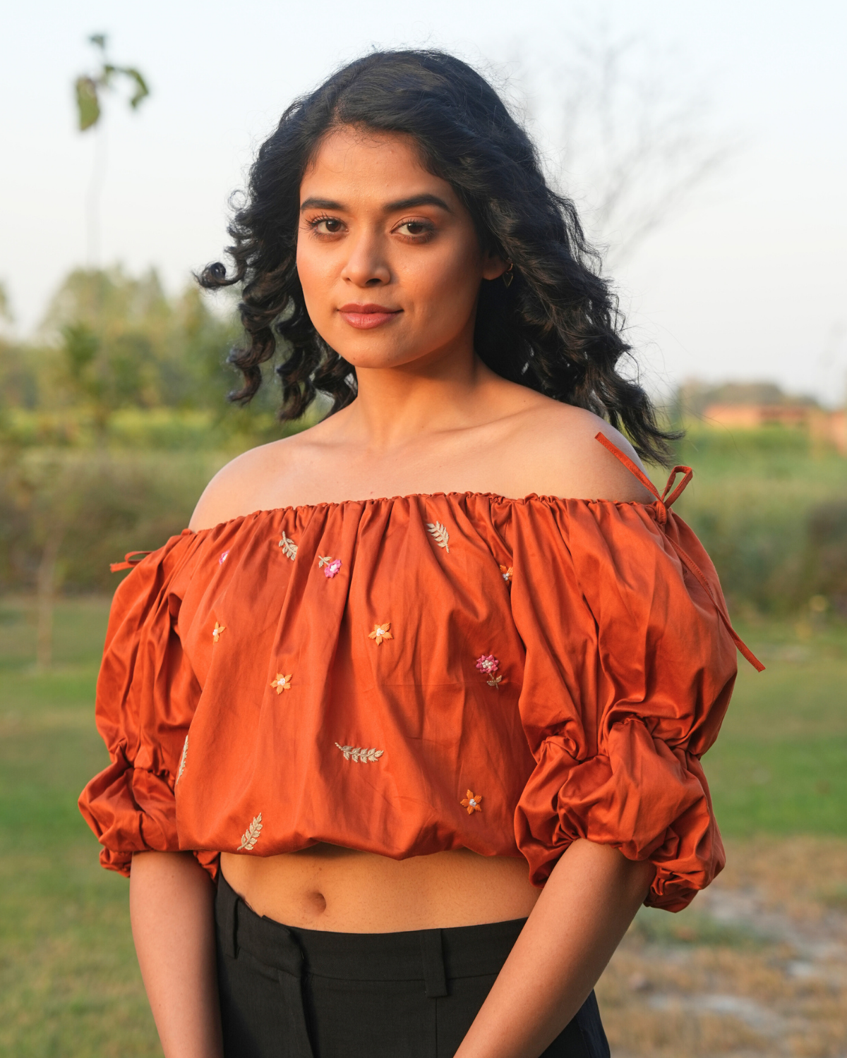 Llainaa Hand-Embroidered Crop Top – hand-embroidered 100% cotton – RASRA MAI