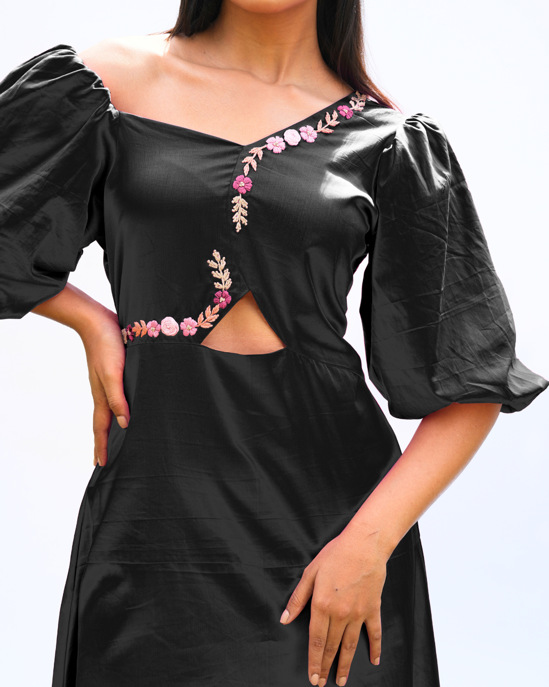 Noha Hand-Embroidered Midi Dress – hand-embroidered 100% cotton – RASRA MAI