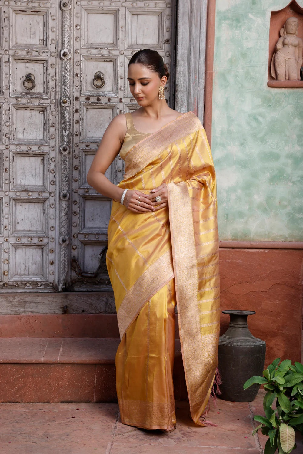 Handloom Metallic Yellow Pure Silk Banarasi Saree-Sutra Art of Clothing