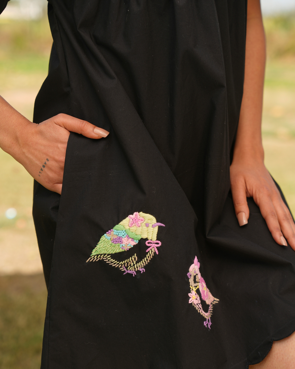 Mahiraa Hand-Embroidered Short Dress – hand-embroidered 100% cotton – RASRA MAI