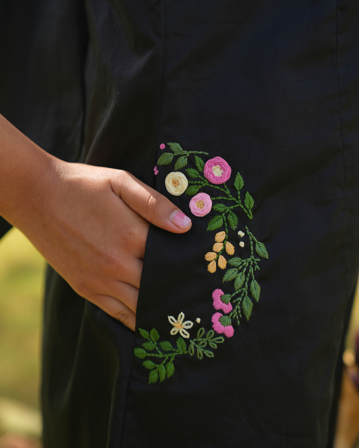 Aavnii Hand-Embroidered Short Dress – hand-embroidered 100% cotton – RASRA MAI
