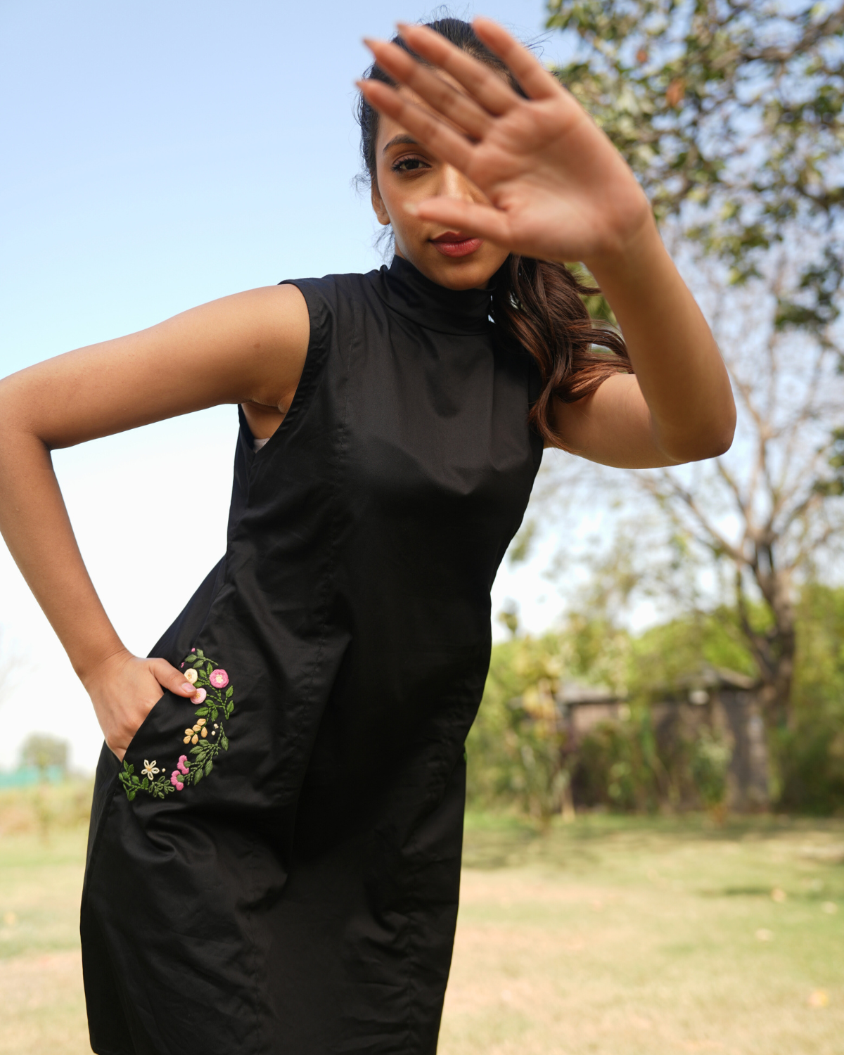 Aavnii Hand-Embroidered Short Dress – hand-embroidered 100% cotton – RASRA MAI