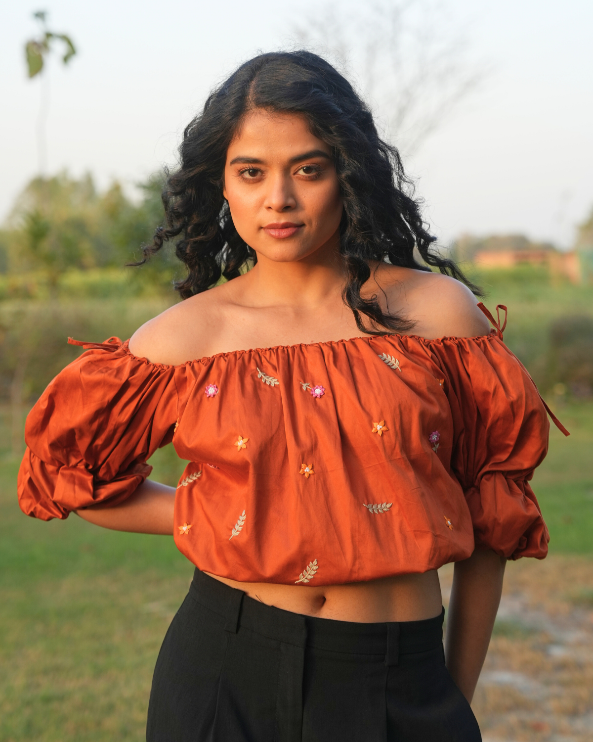 Llainaa Hand-Embroidered Crop Top – hand-embroidered 100% cotton – RASRA MAI