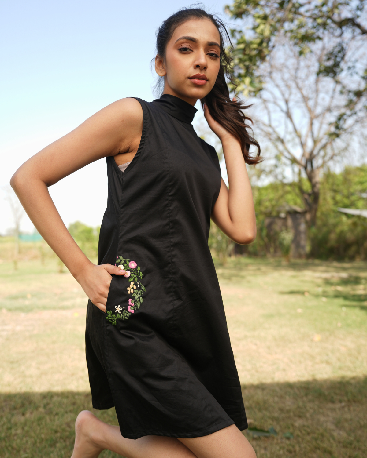 Aavnii Hand-Embroidered Short Dress – hand-embroidered 100% cotton – RASRA MAI