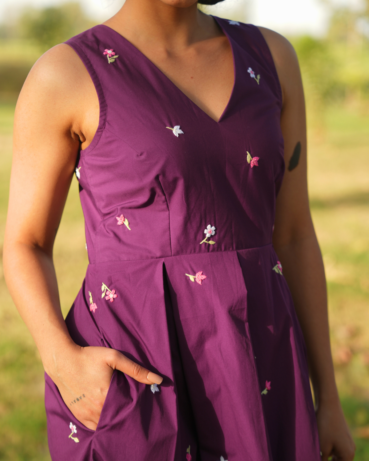 Allaya Hand-Embroidered Short Dress – hand-embroidered 100% cotton – RASRA MAI