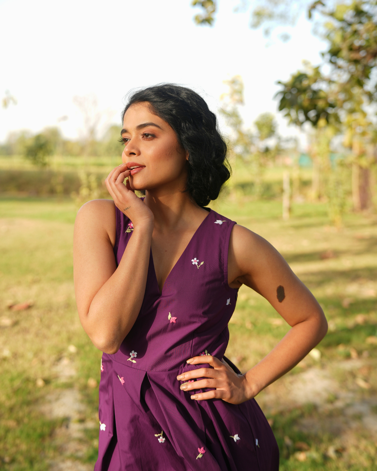 Allaya Hand-Embroidered Short Dress – hand-embroidered 100% cotton – RASRA MAI