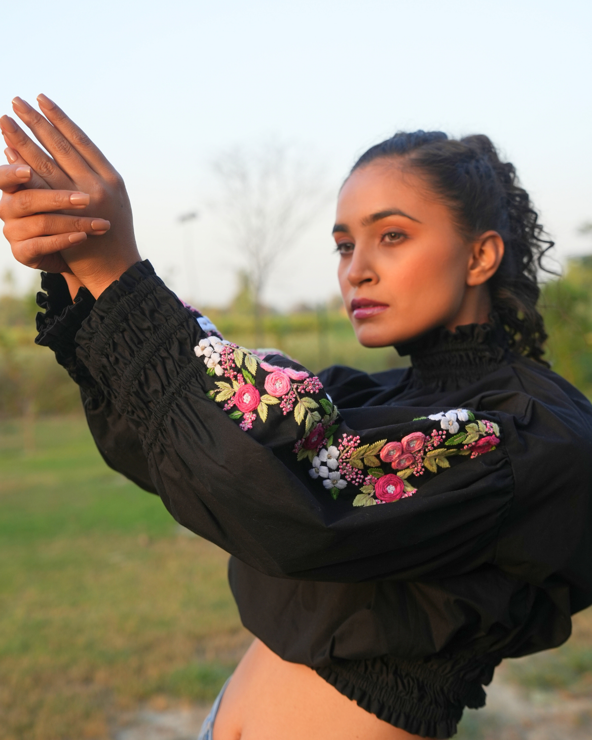 Tashii Hand-Embroidered Crop Top – hand-embroidered 100% cotton – RASRA MAI