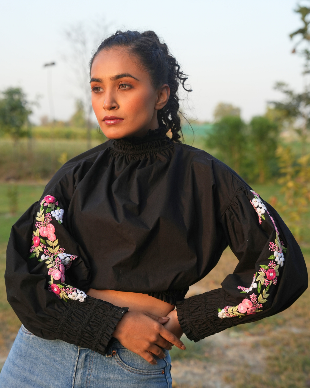 Tashii Hand-Embroidered Crop Top – hand-embroidered 100% cotton – RASRA MAI