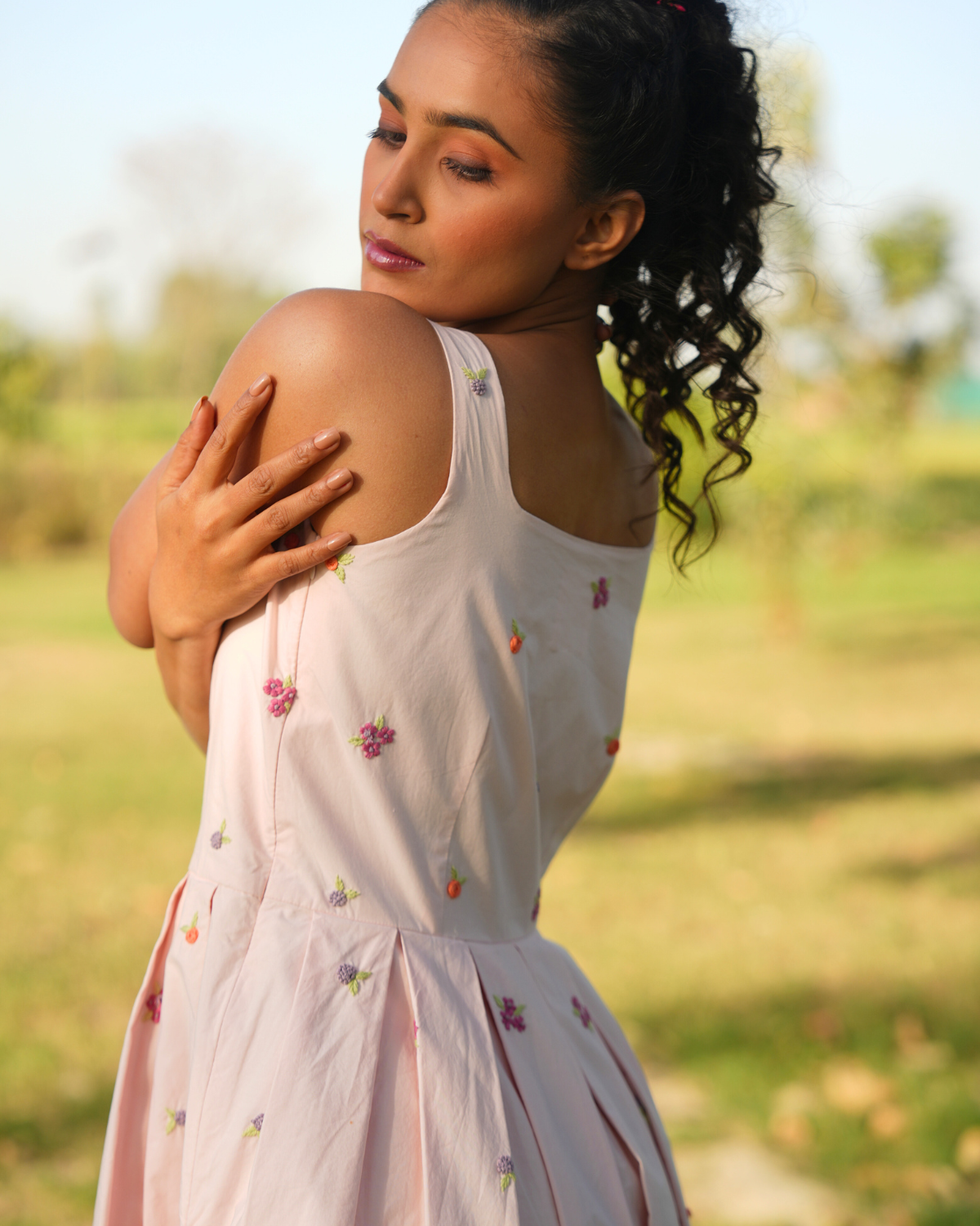 Rria Hand-Embroidered Jumpsuit – hand-embroidered 100% cotton – RASRA MAI