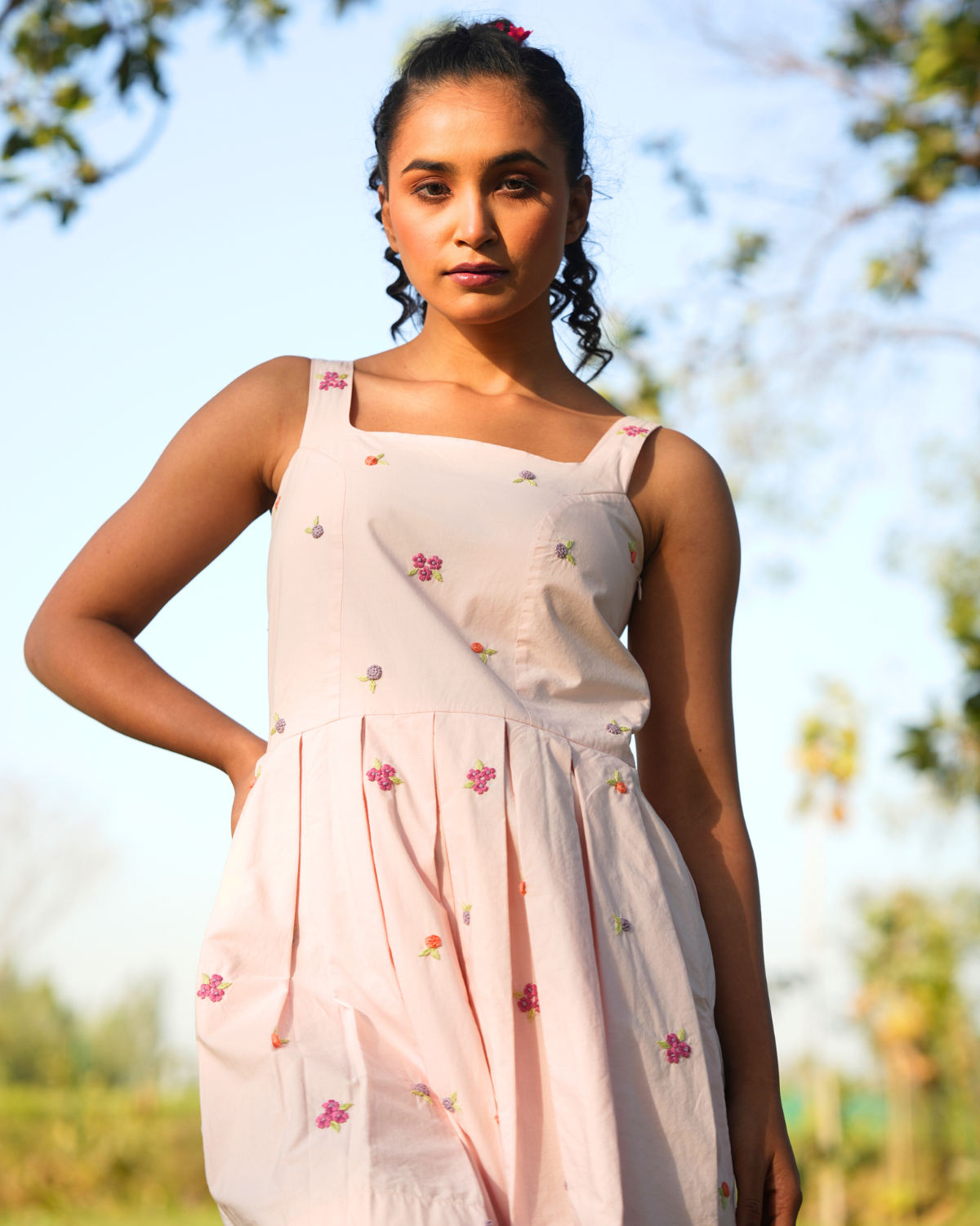 Rria Hand-Embroidered Jumpsuit – hand-embroidered 100% cotton – RASRA MAI
