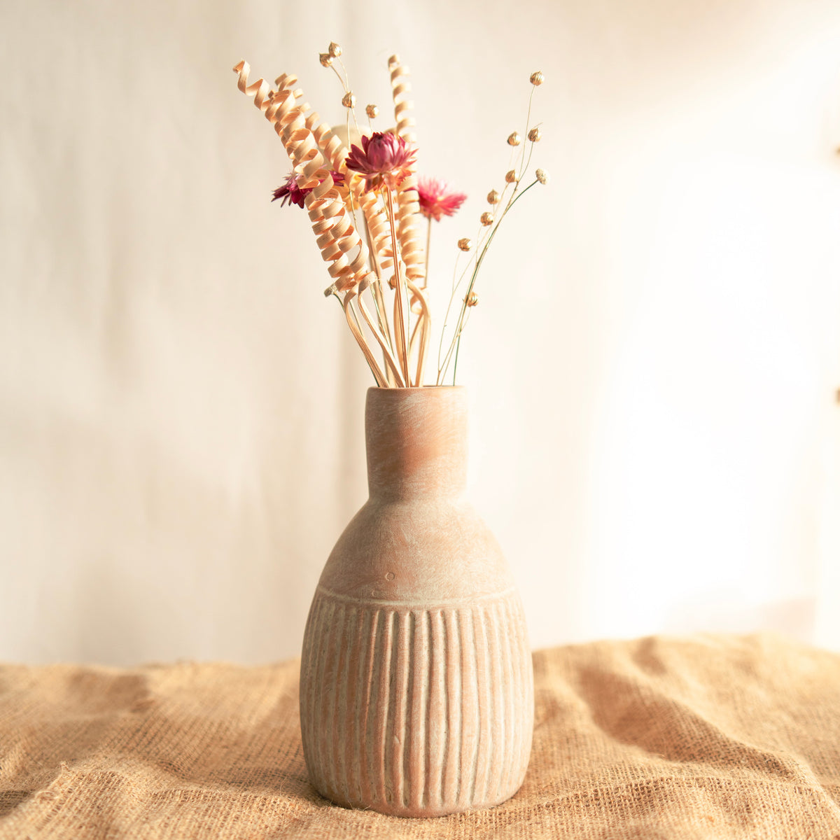 The Earthly vase with dried flower bunch - https://artecasa.in/