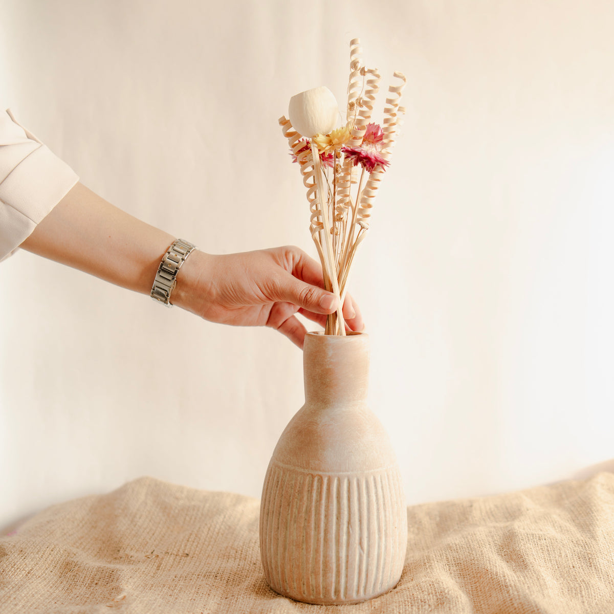 Earthly vase - https://artecasa.in/