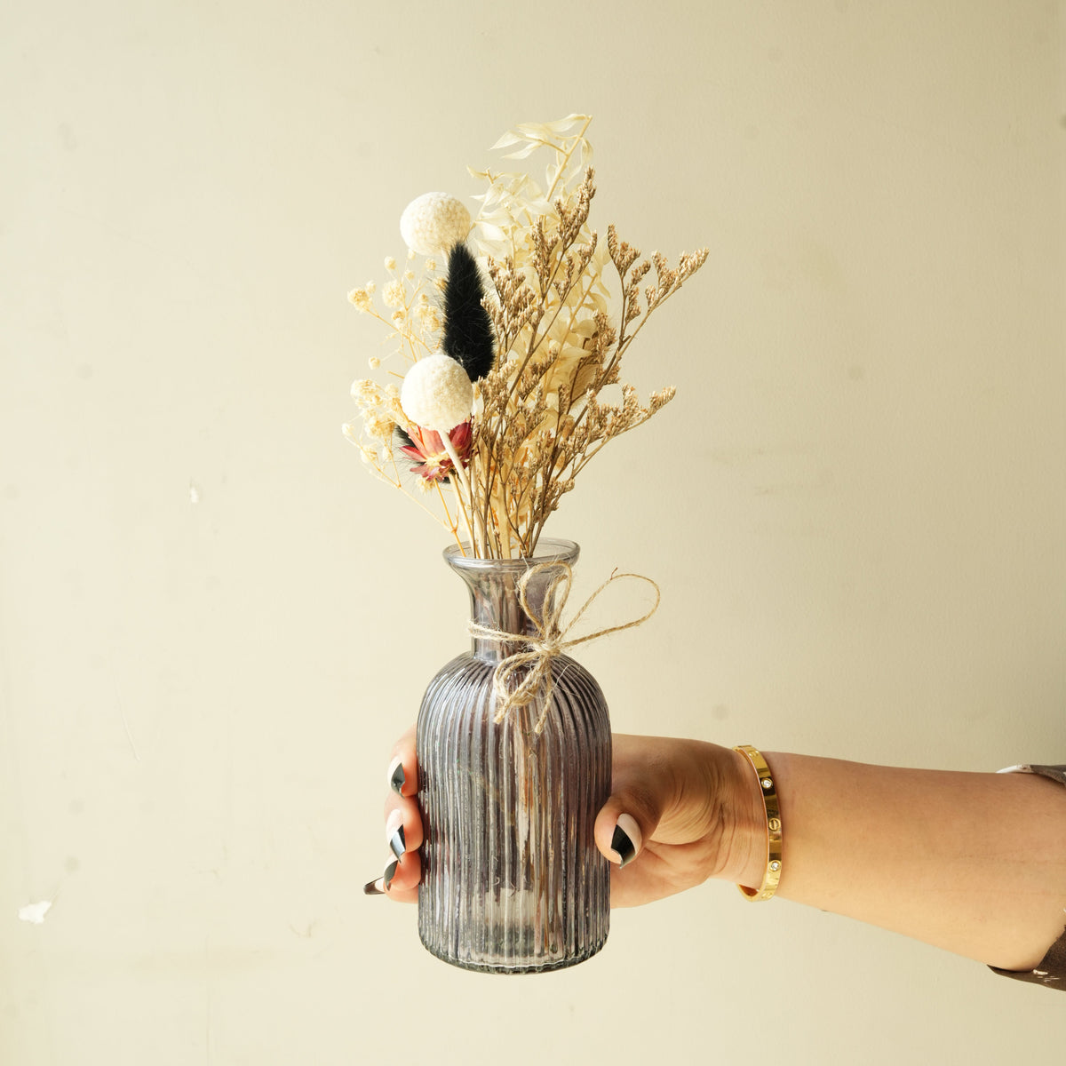 Ocean Crest Black Glass Vase with Dried Flowers | Modern Home Décor - https://artecasa.in/