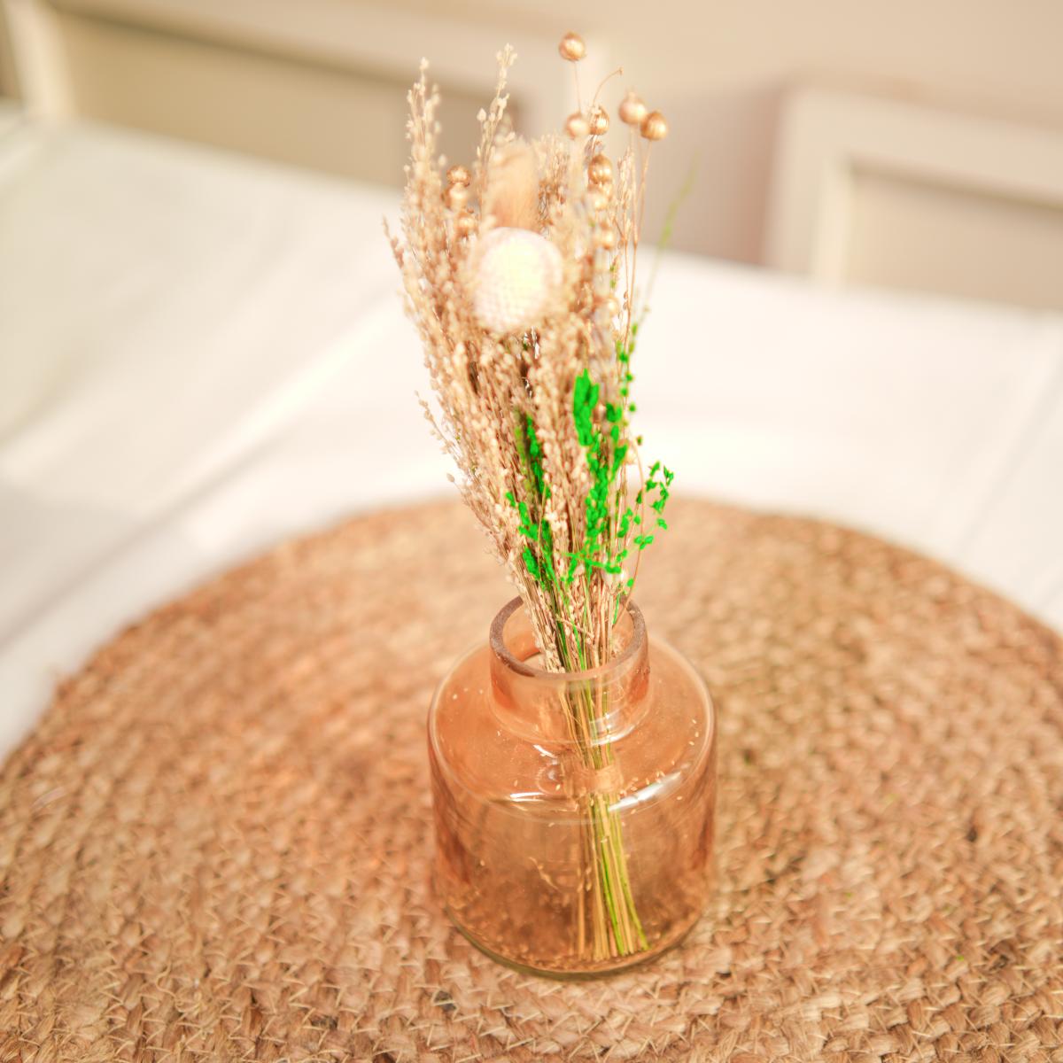 Woodland vase with bunch - https://artecasa.in/