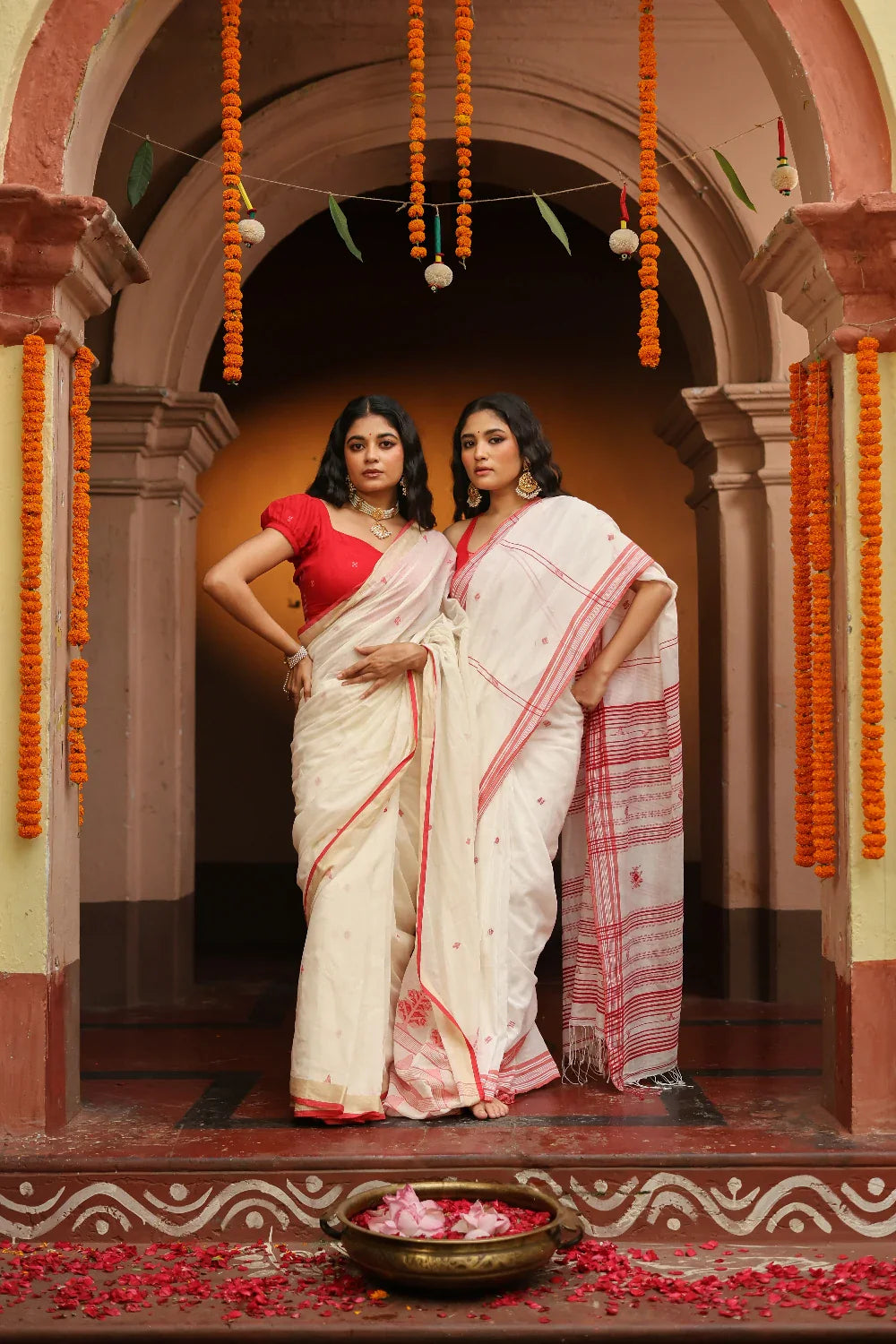 Handloom Laal Paar Pujo Saree-Sutra Art of Clothing