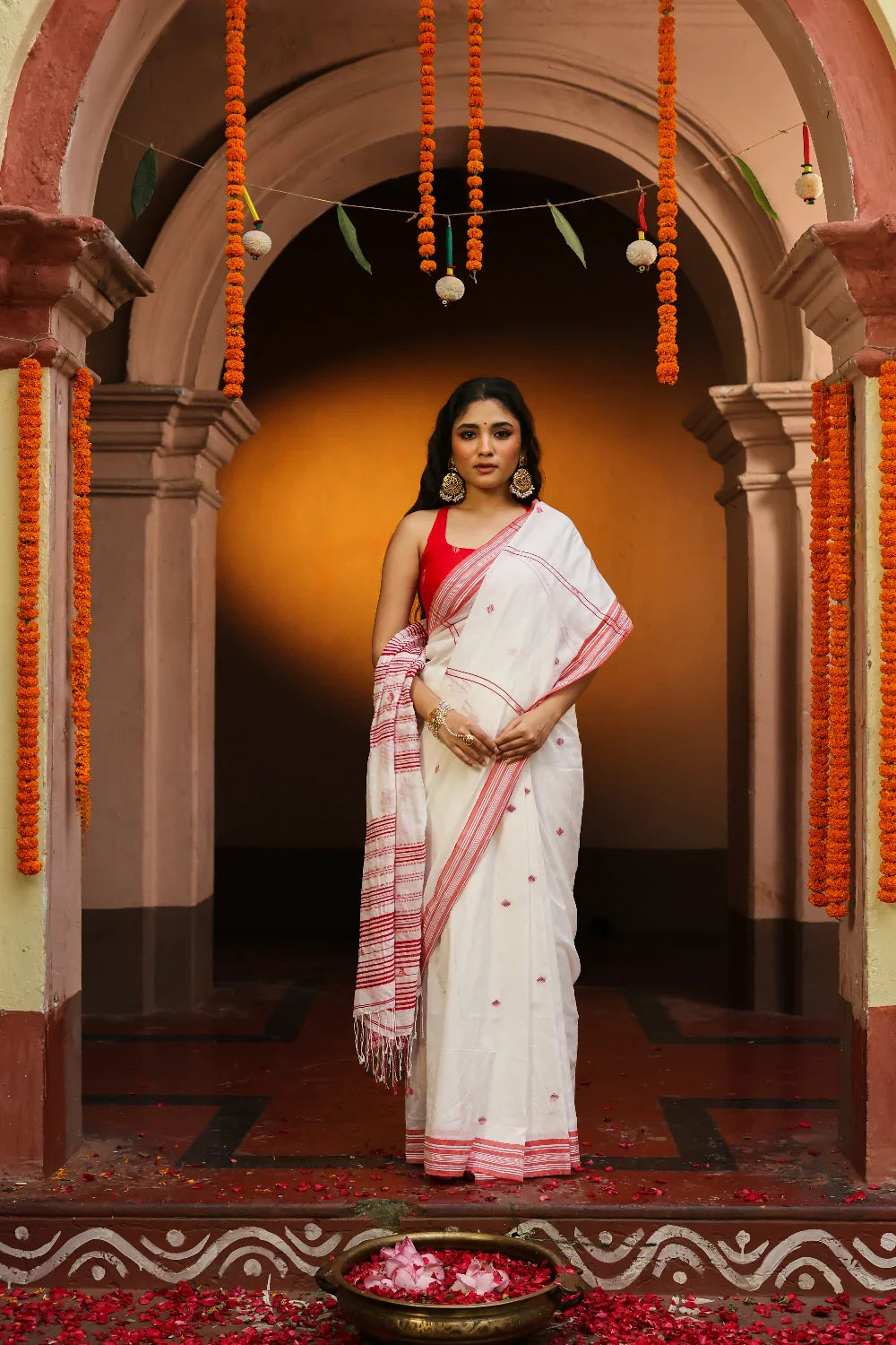 Handloom Laal Paar Pujo Saree-Sutra Art of Clothing