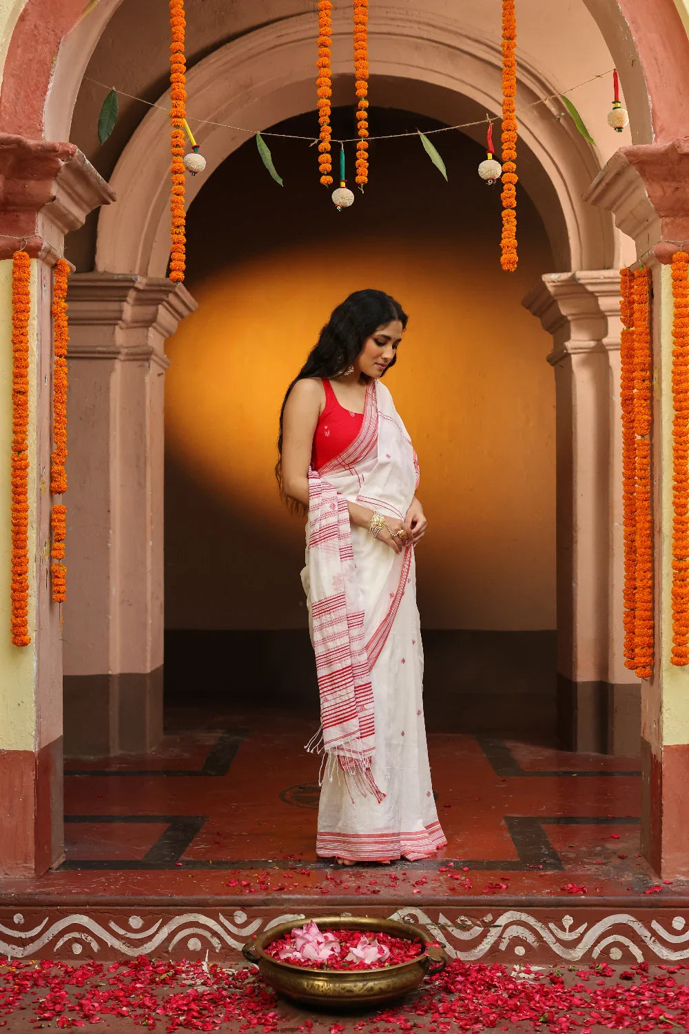 Handloom Laal Paar Pujo Saree-Sutra Art of Clothing