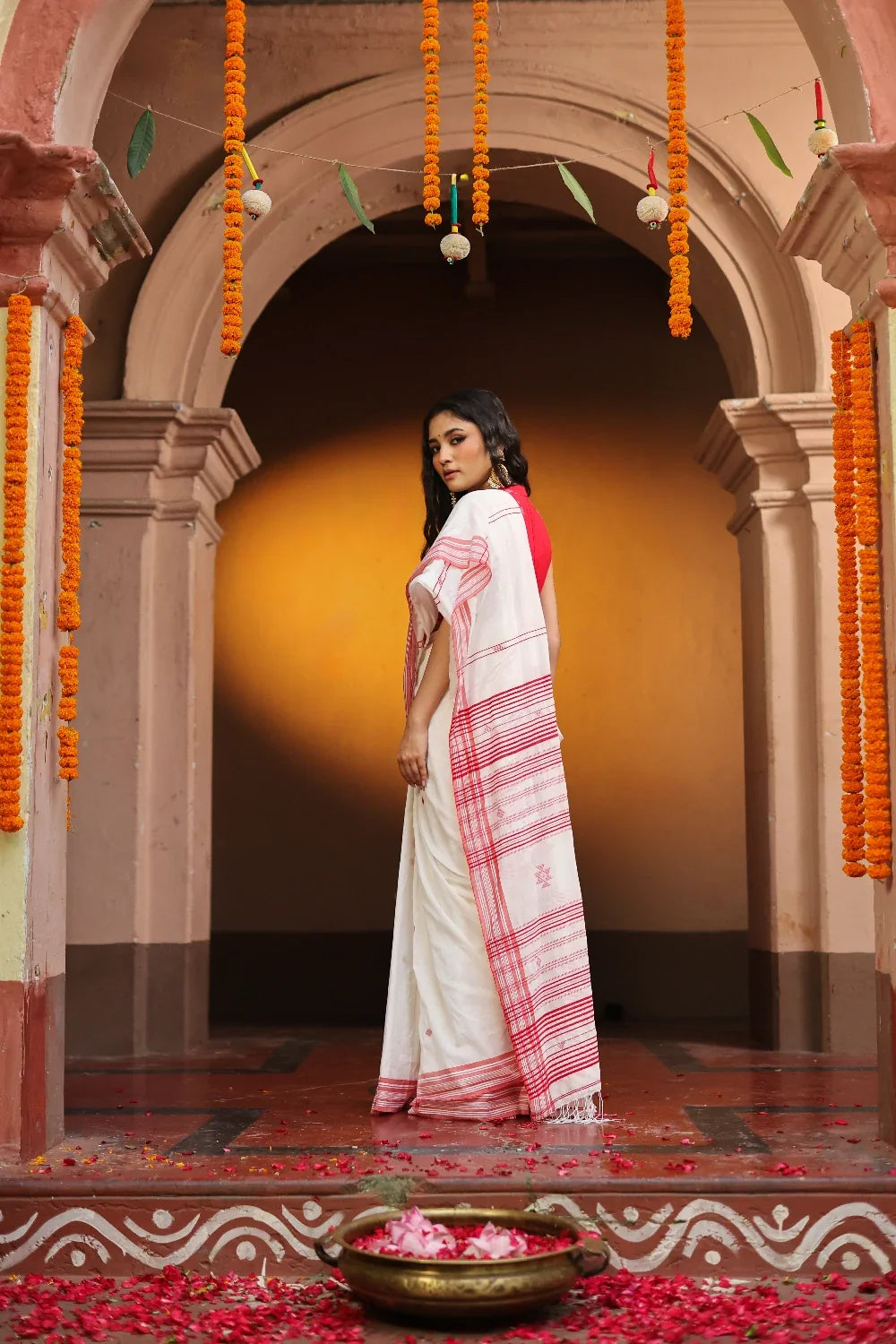 Handloom Laal Paar Pujo Saree-Sutra Art of Clothing