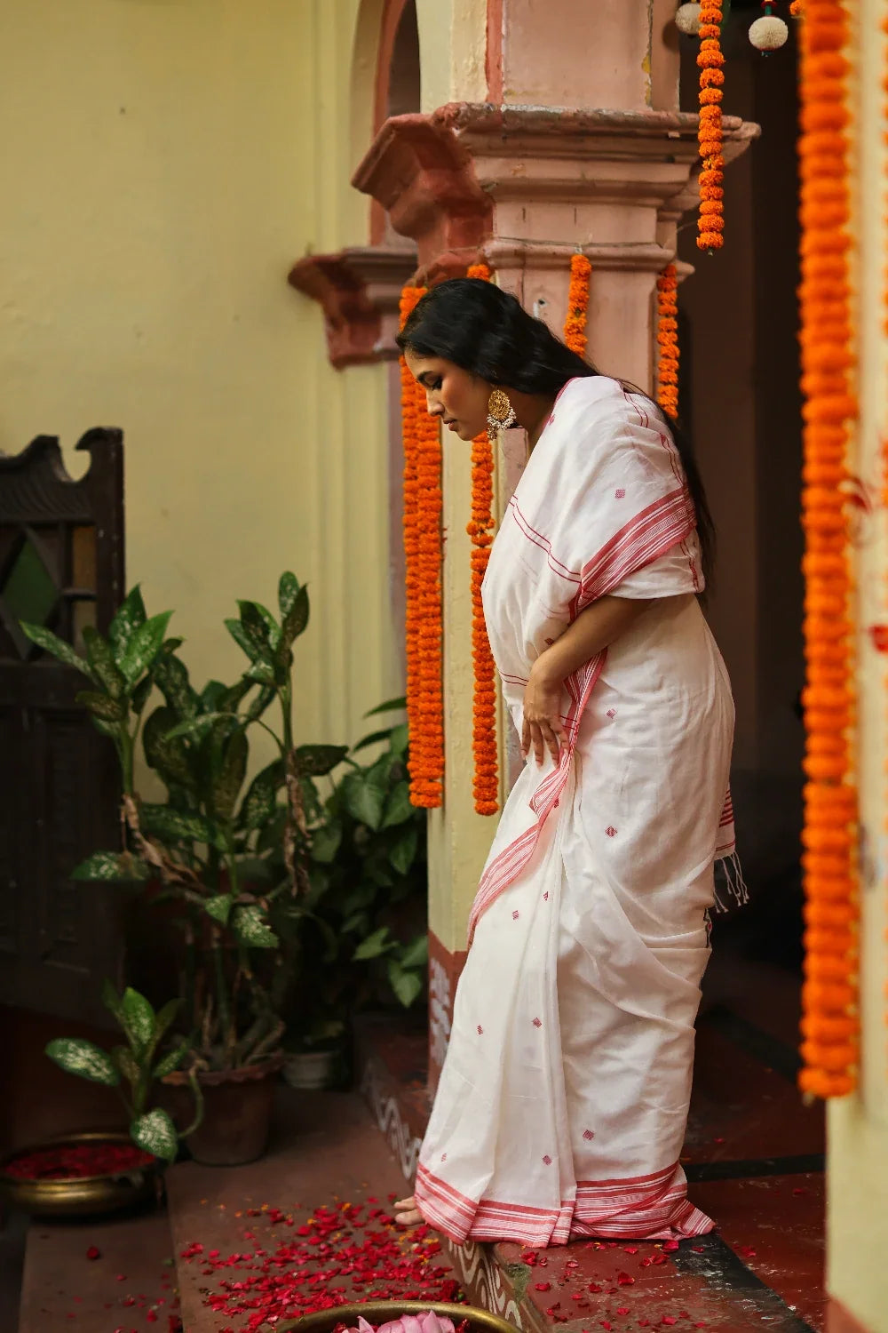 Handloom Laal Paar Pujo Saree-Sutra Art of Clothing