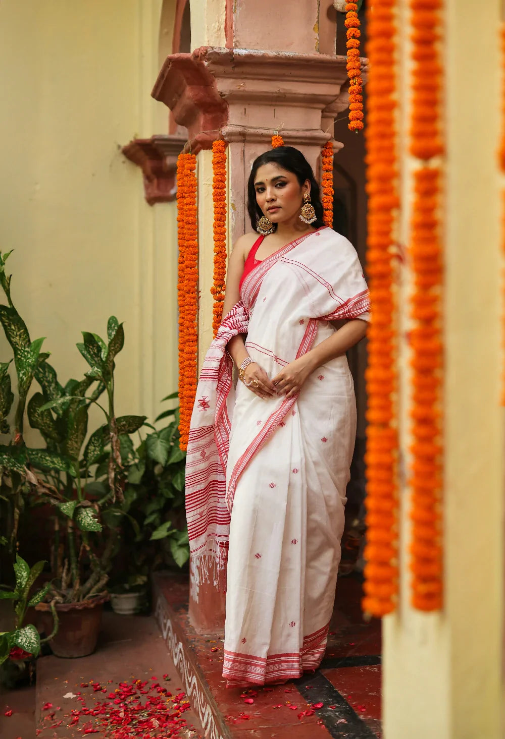 Handloom Laal Paar Pujo Saree-Sutra Art of Clothing