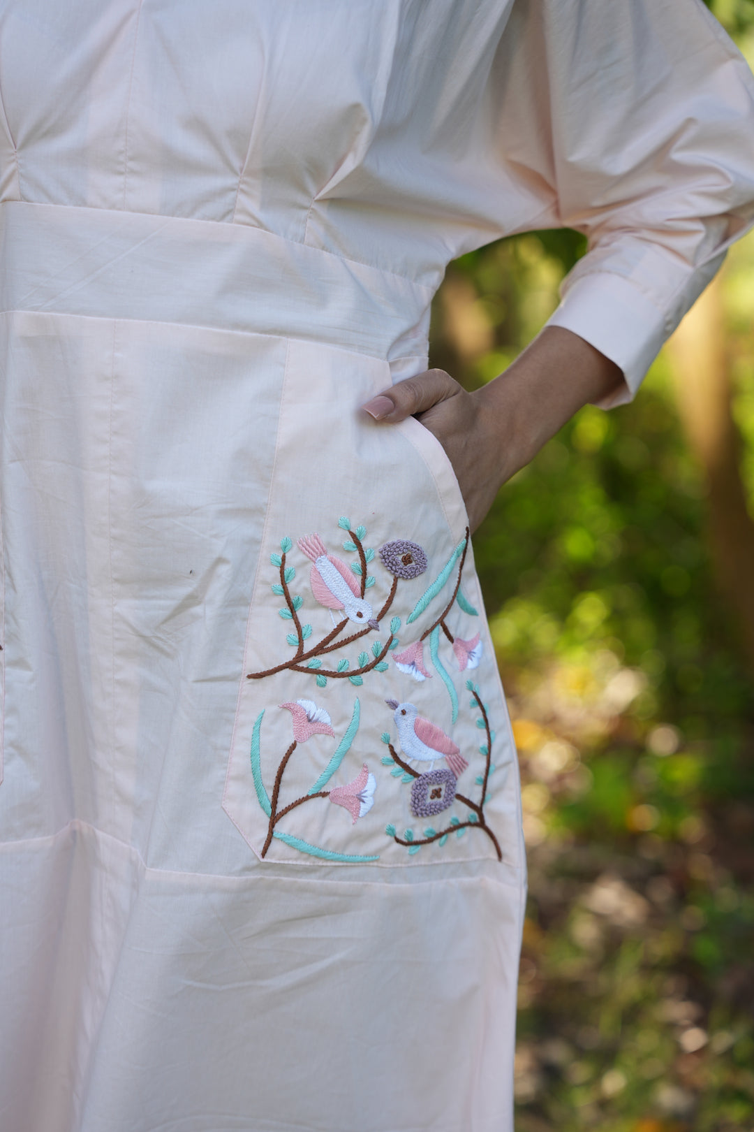 Isshani Hand-Embroidered Midi Dress – hand-embroidered 100% cotton – RASRA MAI