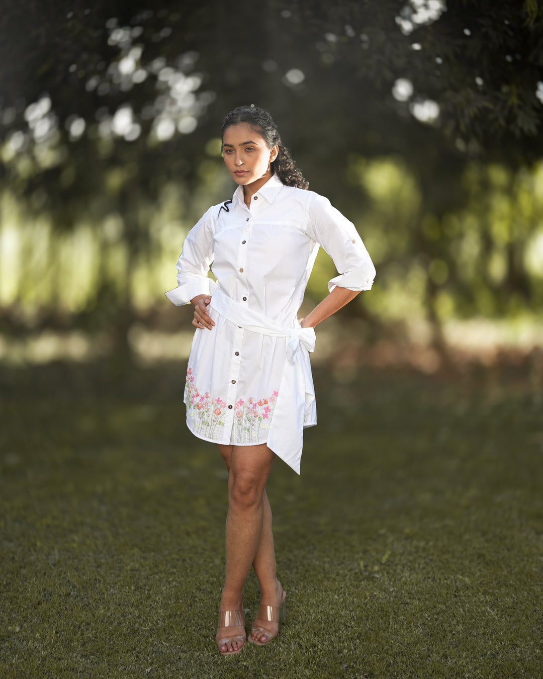 Vihani Hand-Embroidered Short Dress – hand-embroidered 100% cotton – RASRA MAI