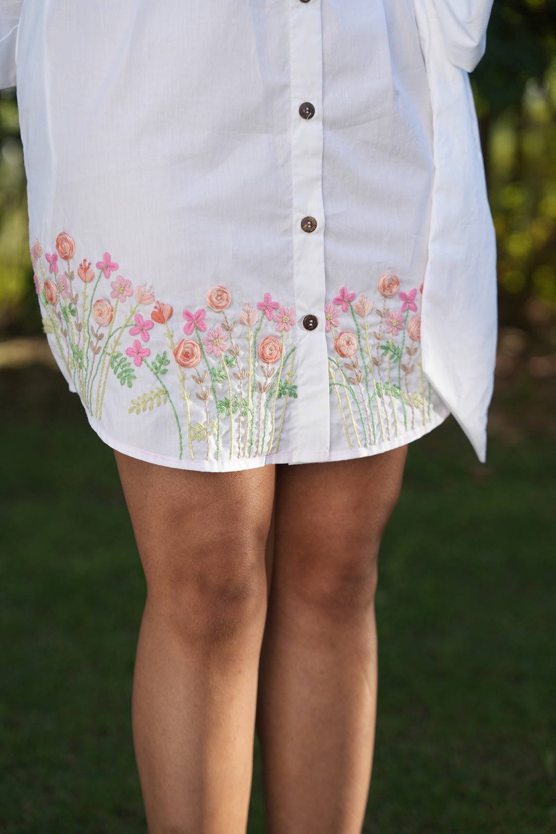 Vihani Hand-Embroidered Short Dress – hand-embroidered 100% cotton – RASRA MAI