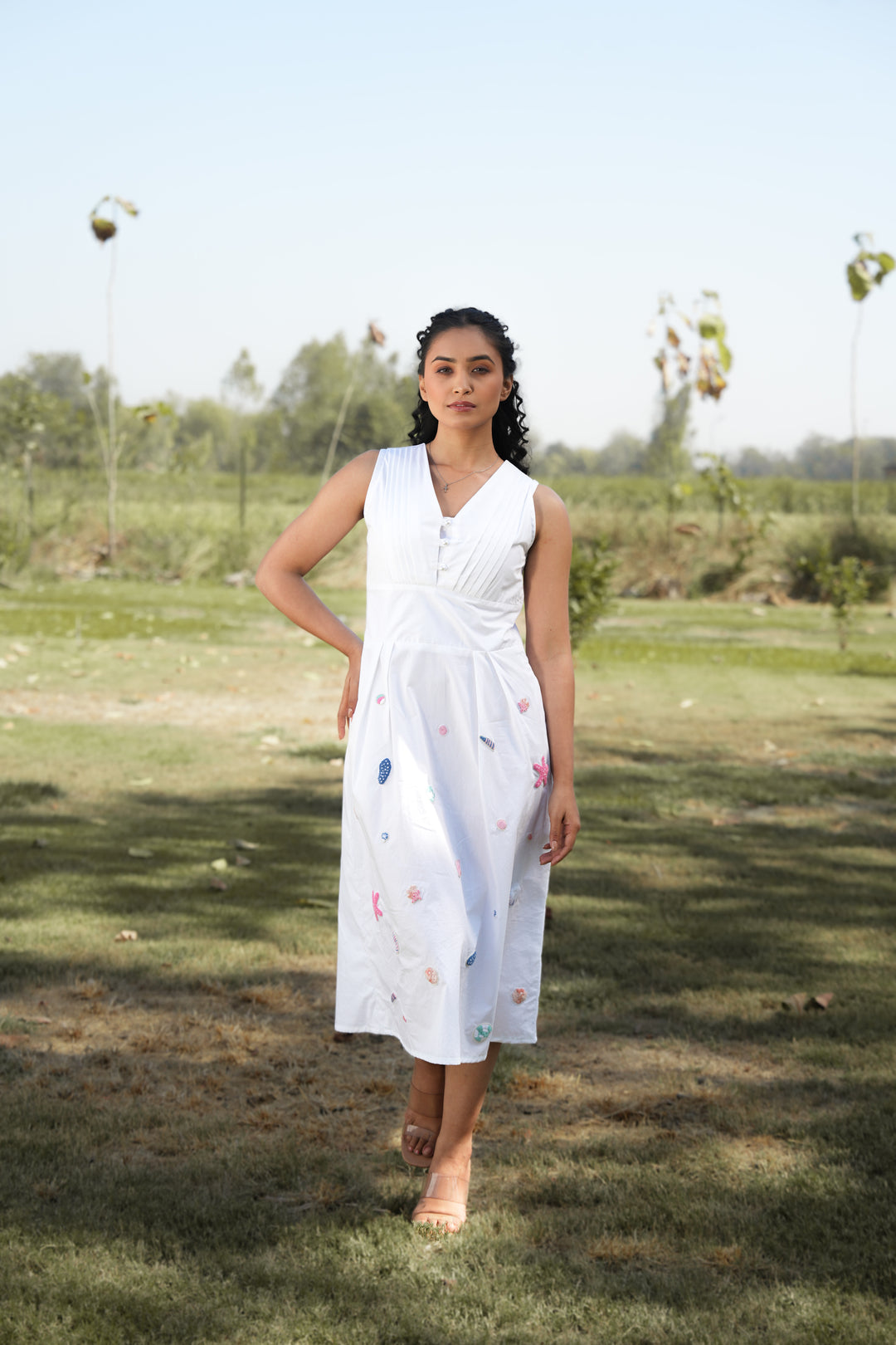 Rreet Hand-Embroidered Midi Dress – hand-embroidered 100% cotton – RASRA MAI