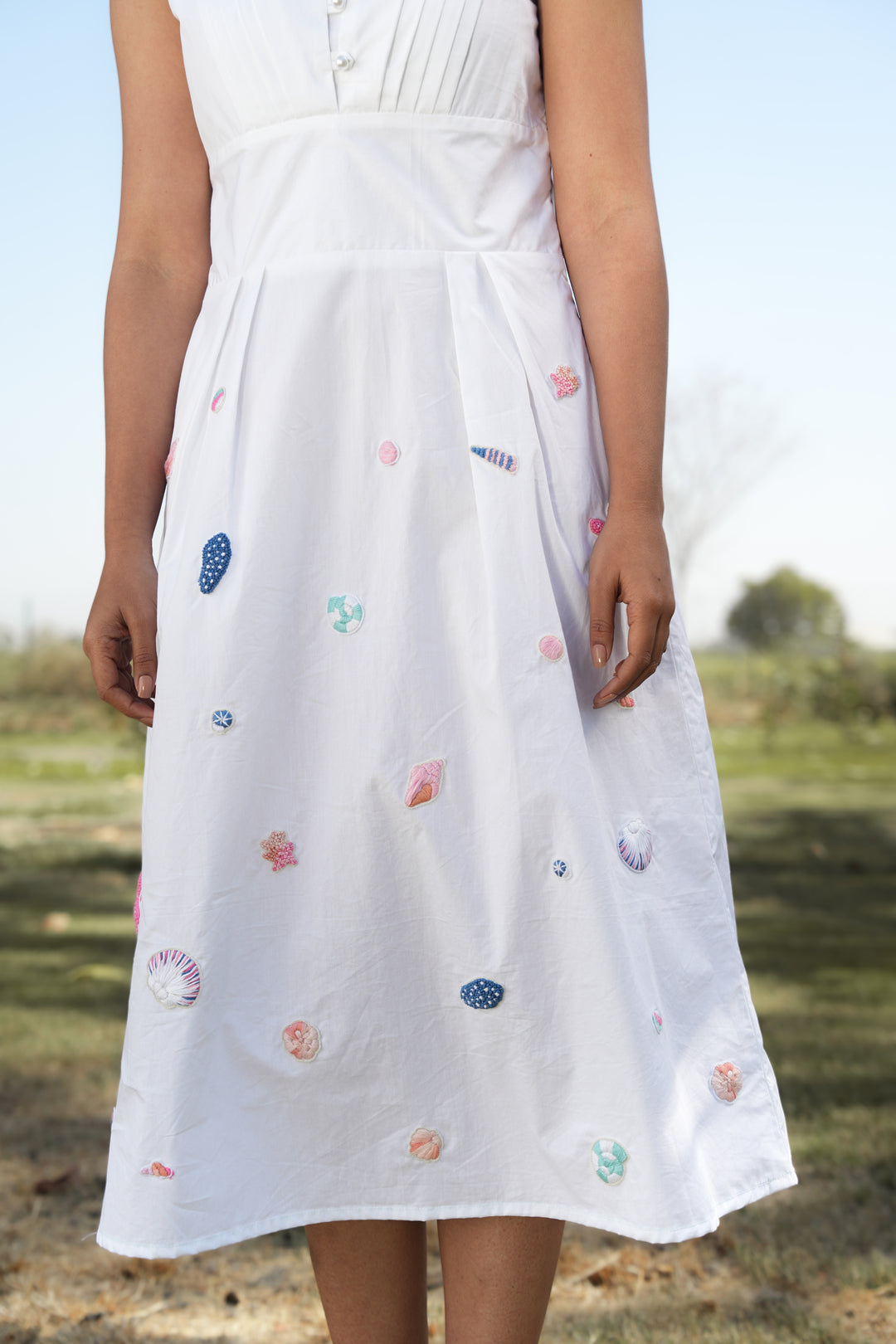 Rreet Hand-Embroidered Midi Dress – hand-embroidered 100% cotton – RASRA MAI