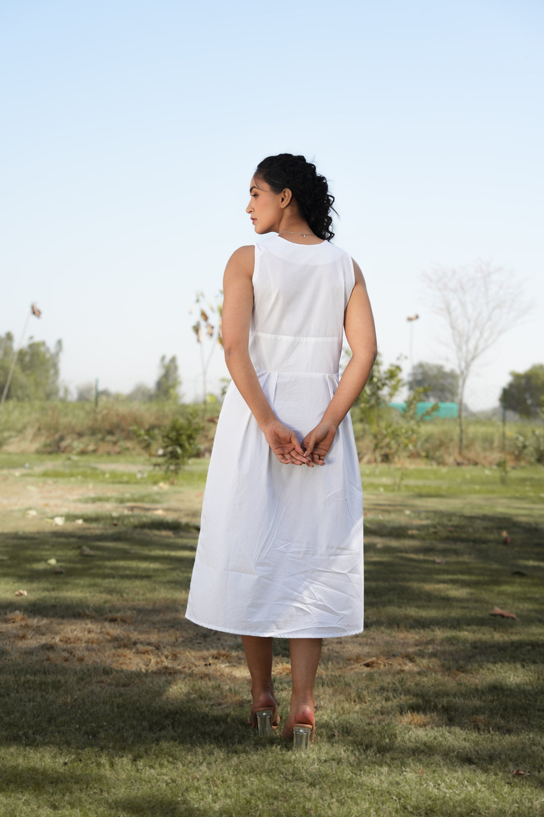 Rreet Hand-Embroidered Midi Dress – hand-embroidered 100% cotton – RASRA MAI
