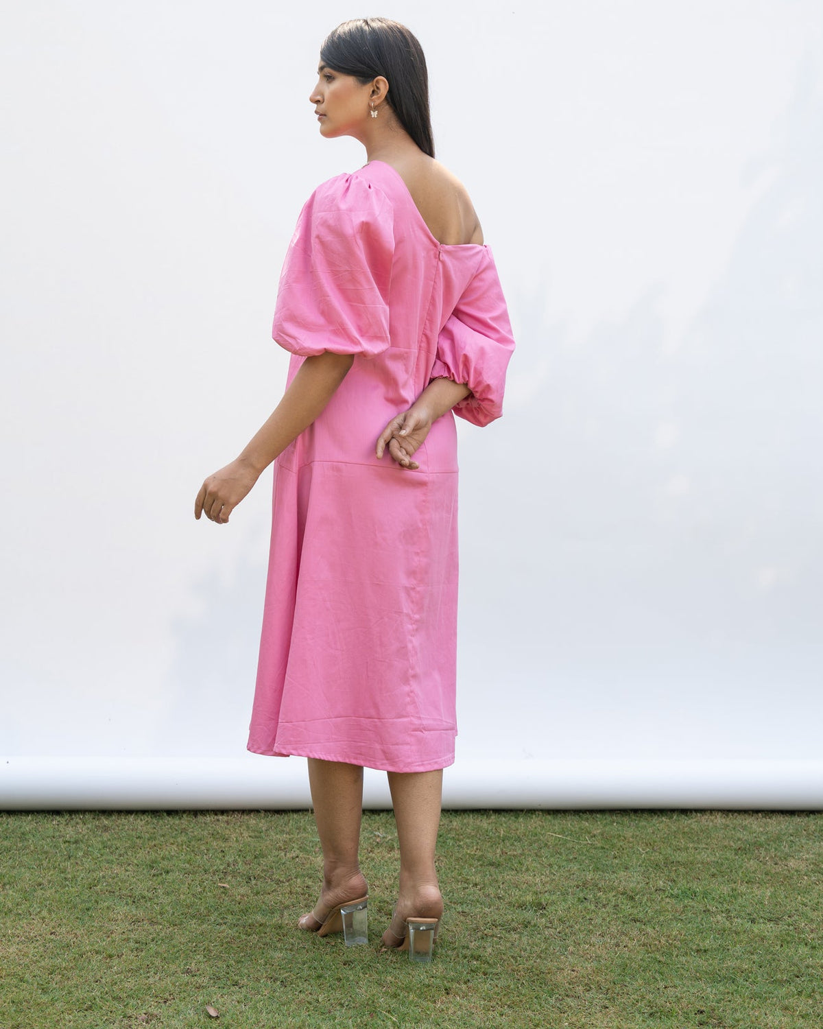 Noha Hand-Embroidered Midi Dress – hand-embroidered 100% cotton – RASRA MAI