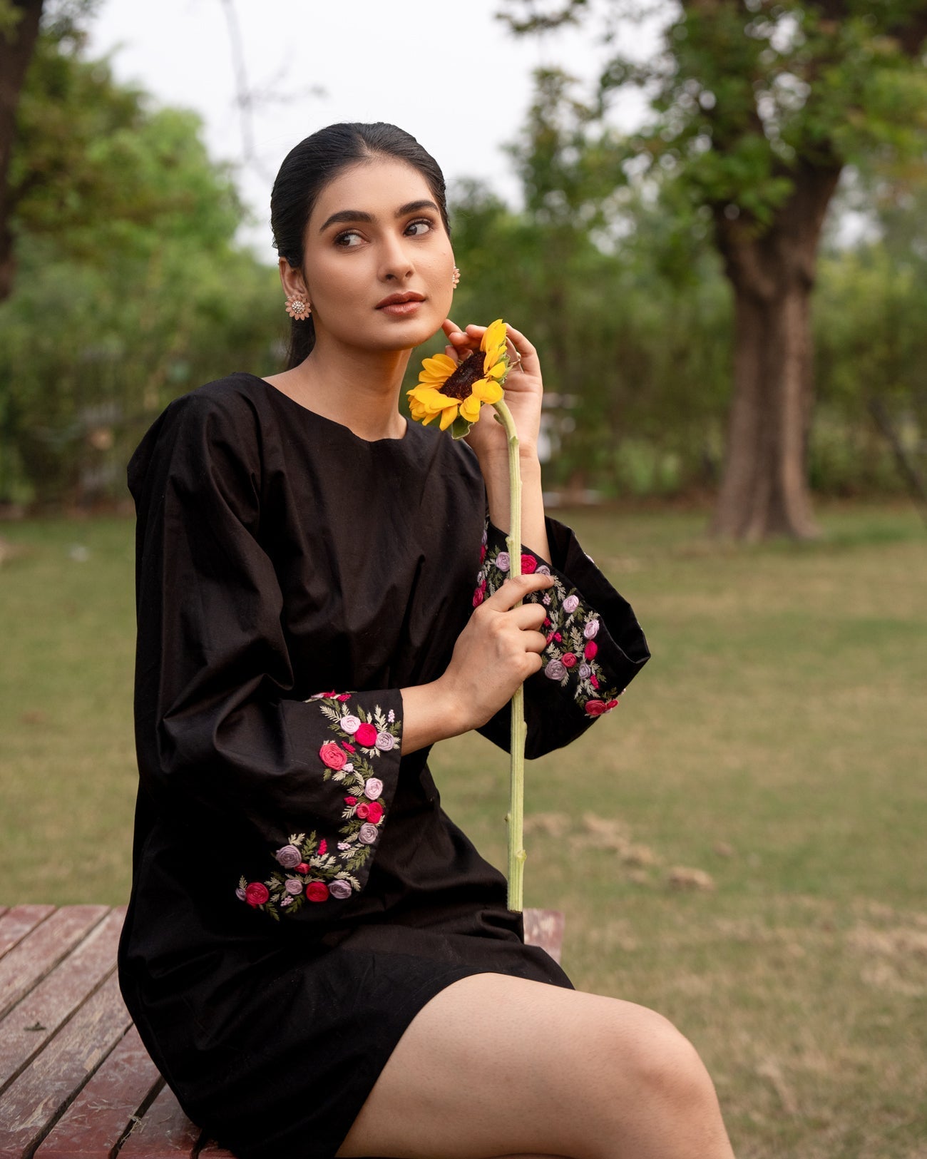 Eshaa Hand-Embroidered Short Dress – hand-embroidered 100% cotton – RASRA MAI