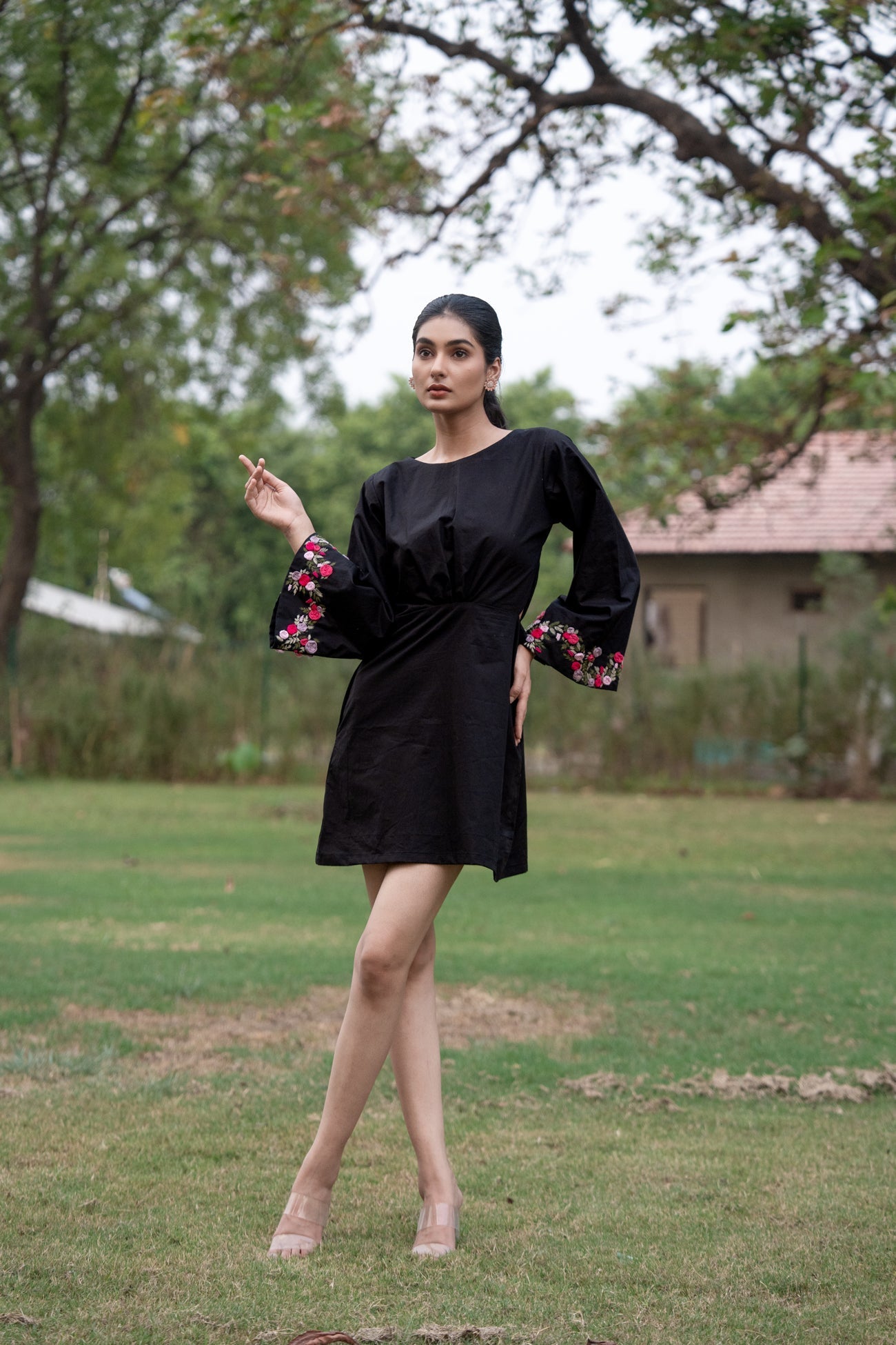 Eshaa Hand-Embroidered Short Dress – hand-embroidered 100% cotton – RASRA MAI