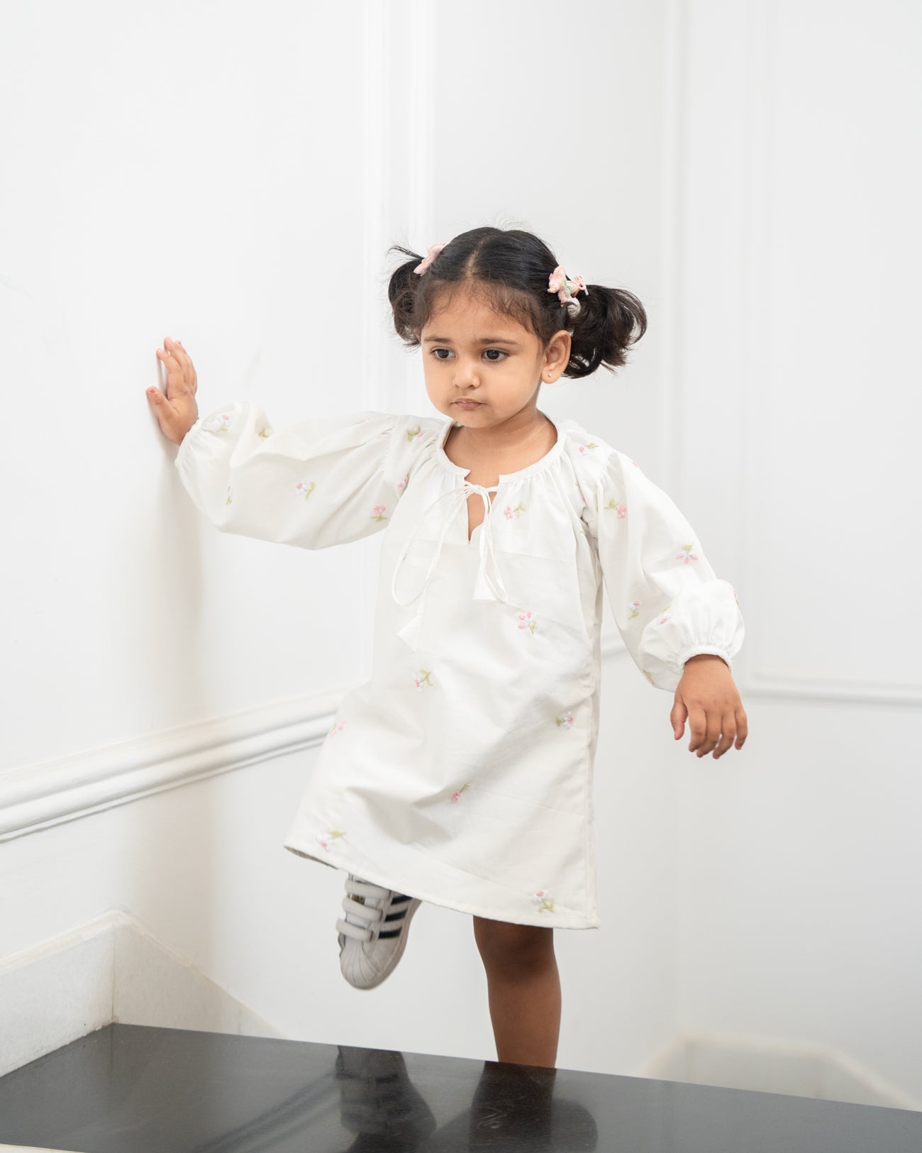 Kiara Hand-Embroidered Dress – hand-embroidered 100% cotton – RASRA MAI