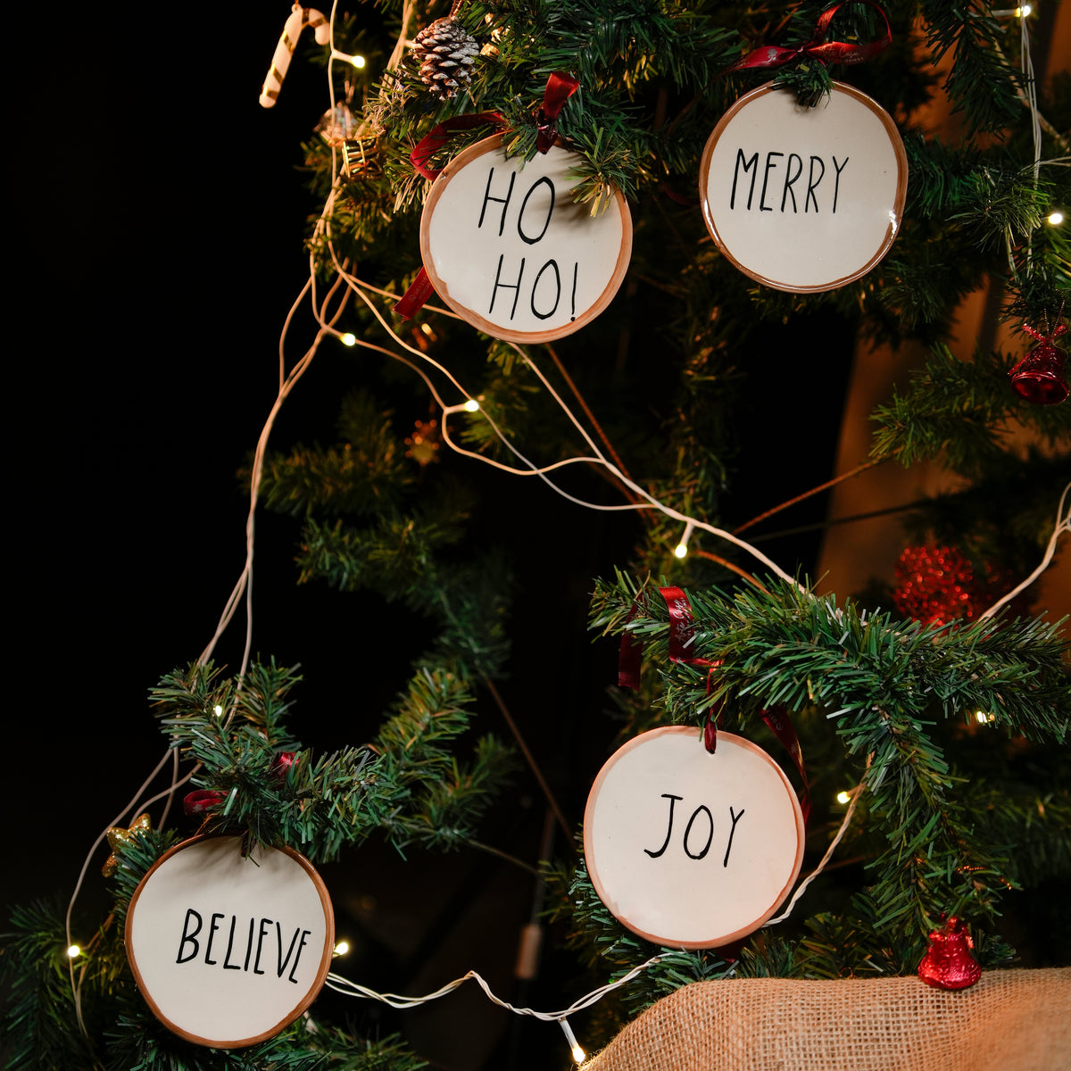 Pack of 4 festive ornaments - https://artecasa.in/