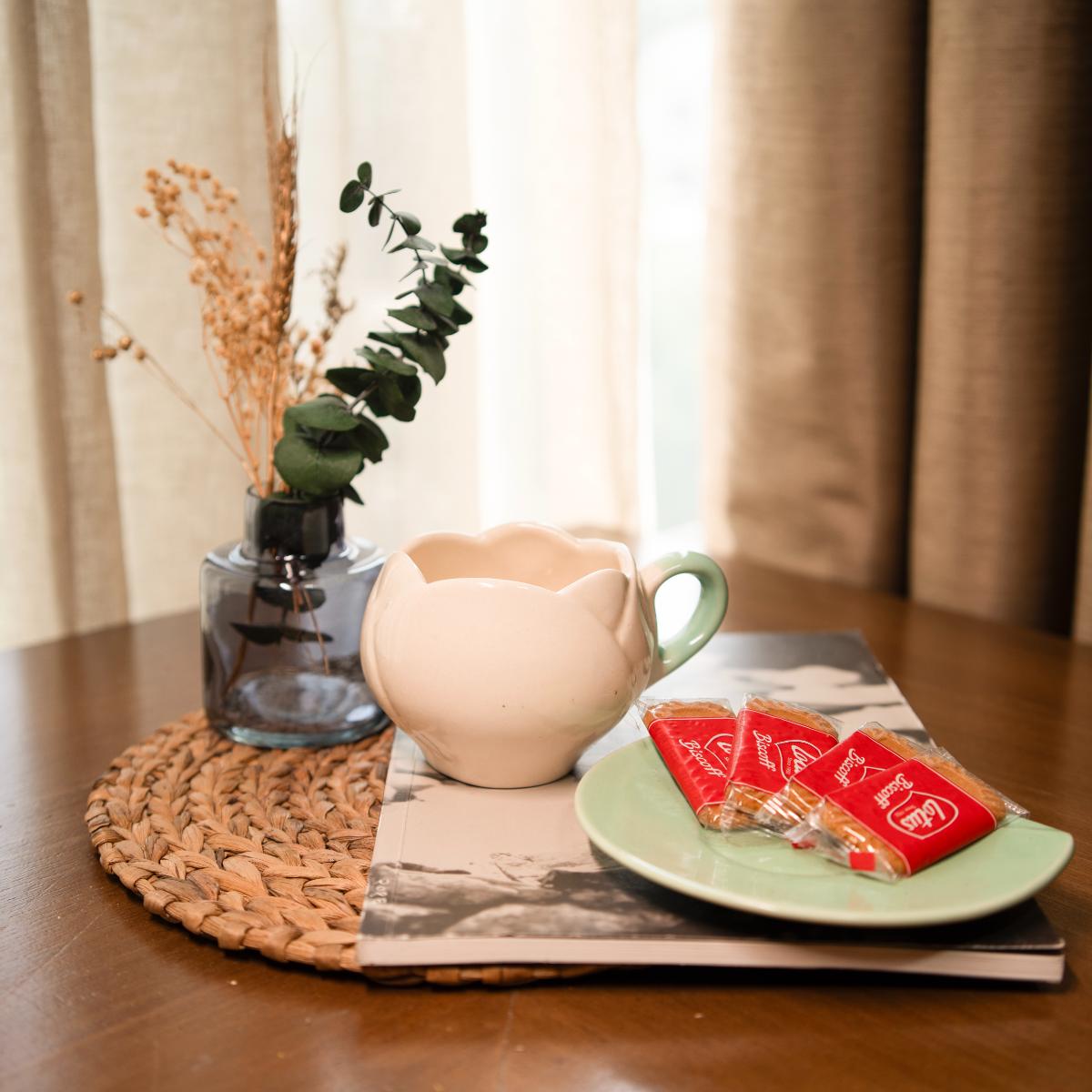 Tulip charm cup saucer-white - https://artecasa.in/