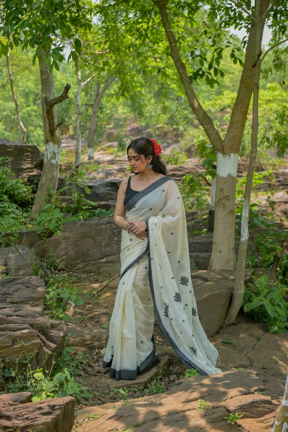 Handloom Off White and Black Soft Cotton Jamdani Saree-Sutra Art of Clothing