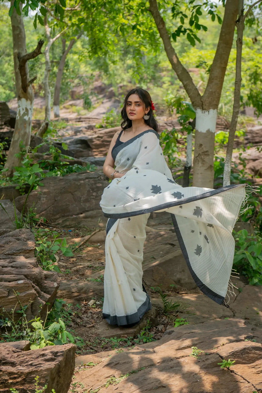Handloom Off White and Black Soft Cotton Jamdani Saree-Sutra Art of Clothing