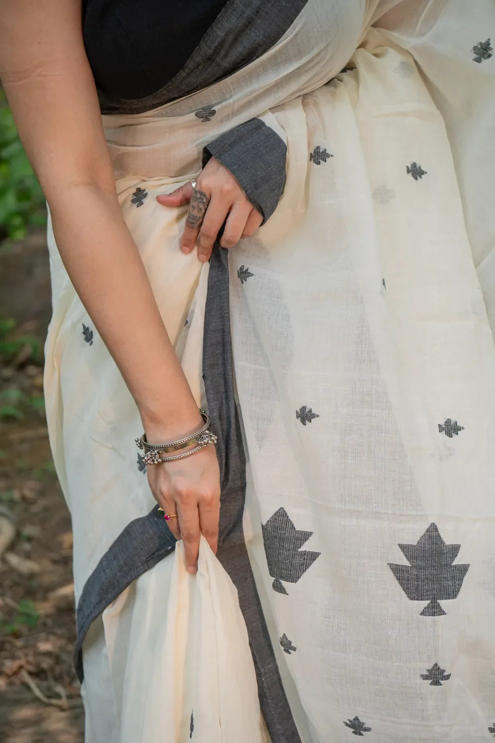 Handloom Off White and Black Soft Cotton Jamdani Saree-Sutra Art of Clothing