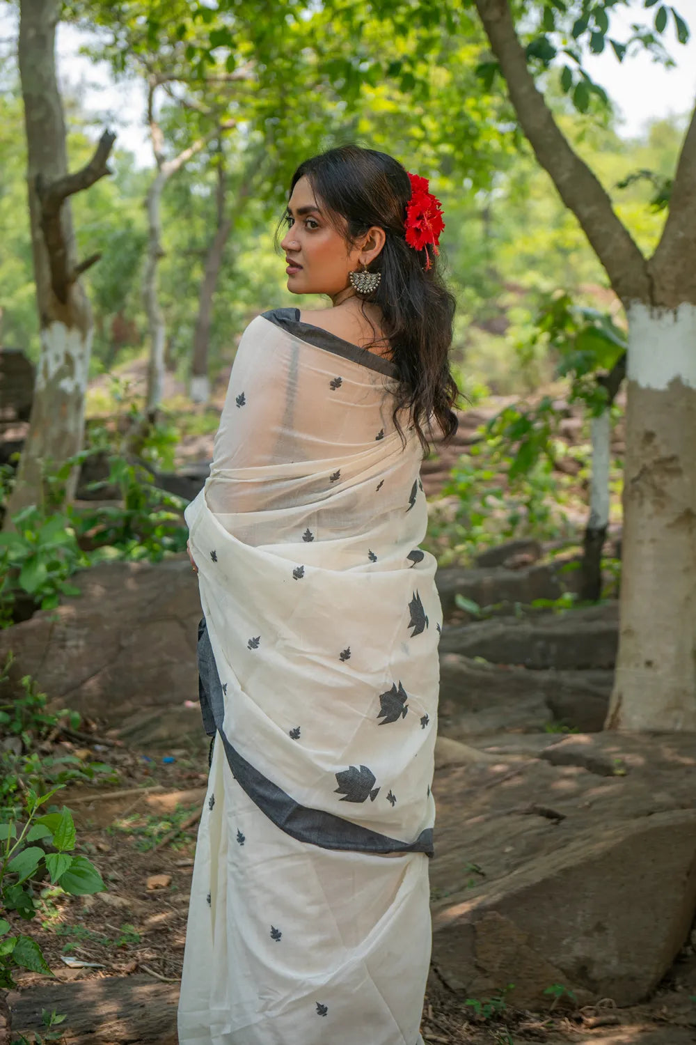 Handloom Off White and Black Soft Cotton Jamdani Saree-Sutra Art of Clothing