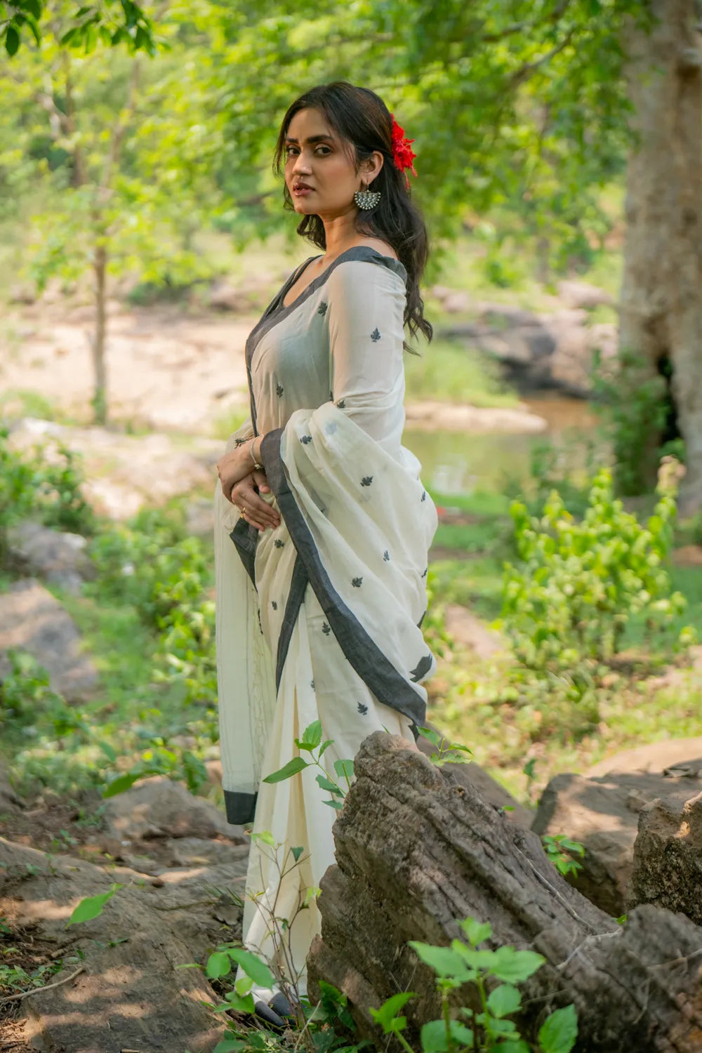 Handloom Off White and Black Soft Cotton Jamdani Saree-Sutra Art of Clothing