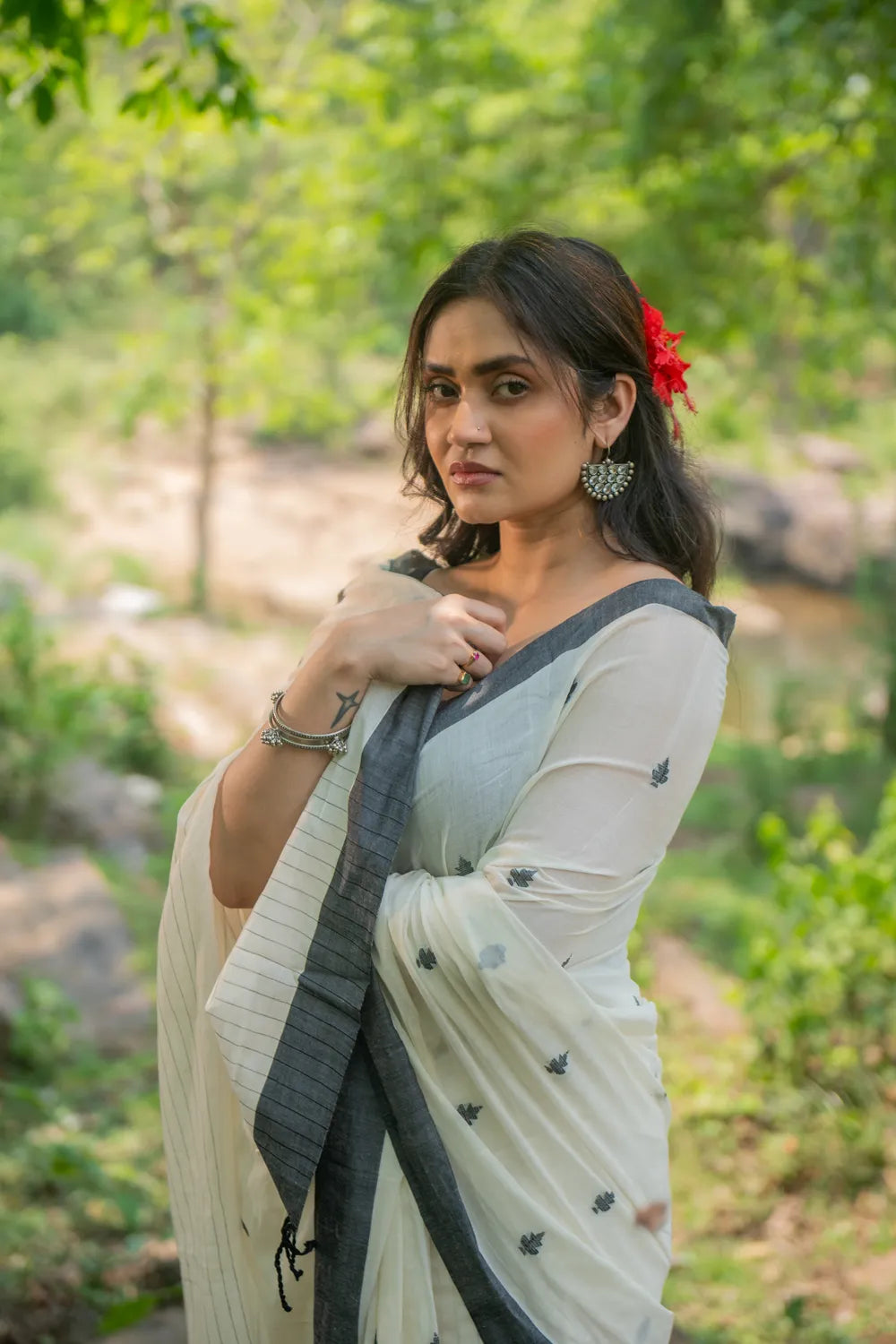 Handloom Off White and Black Soft Cotton Jamdani Saree-Sutra Art of Clothing